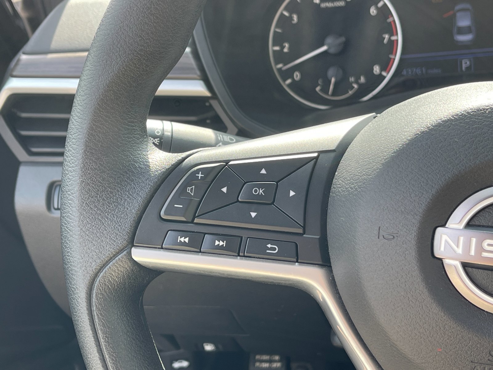 Used 2025 Gray Nissan 2.5 SV image 25
