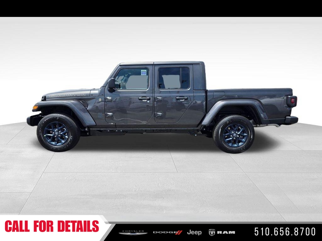 New 2026 Granite Crystal Metallic Clearcoat Jeep 85th Anniversary Edition image 8