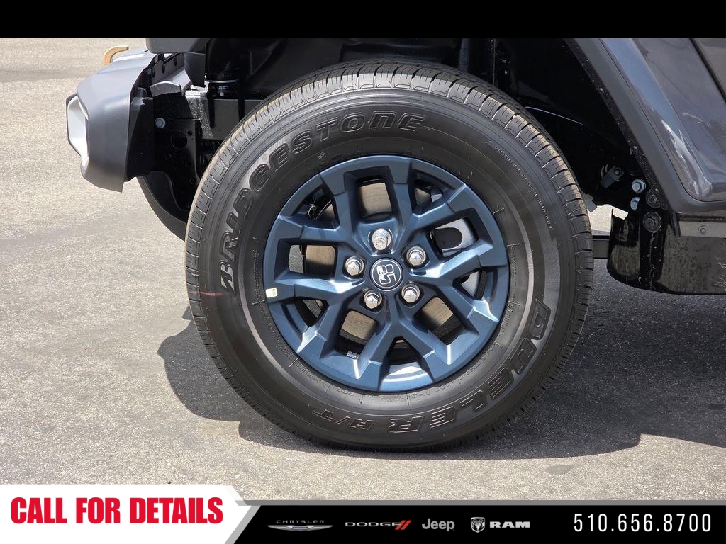 New 2026 Granite Crystal Metallic Clearcoat Jeep 85th Anniversary Edition image 9