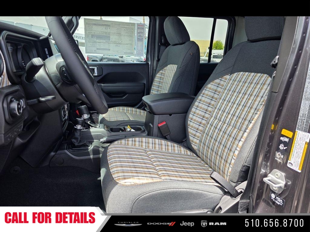 New 2026 Granite Crystal Metallic Clearcoat Jeep 85th Anniversary Edition image 15