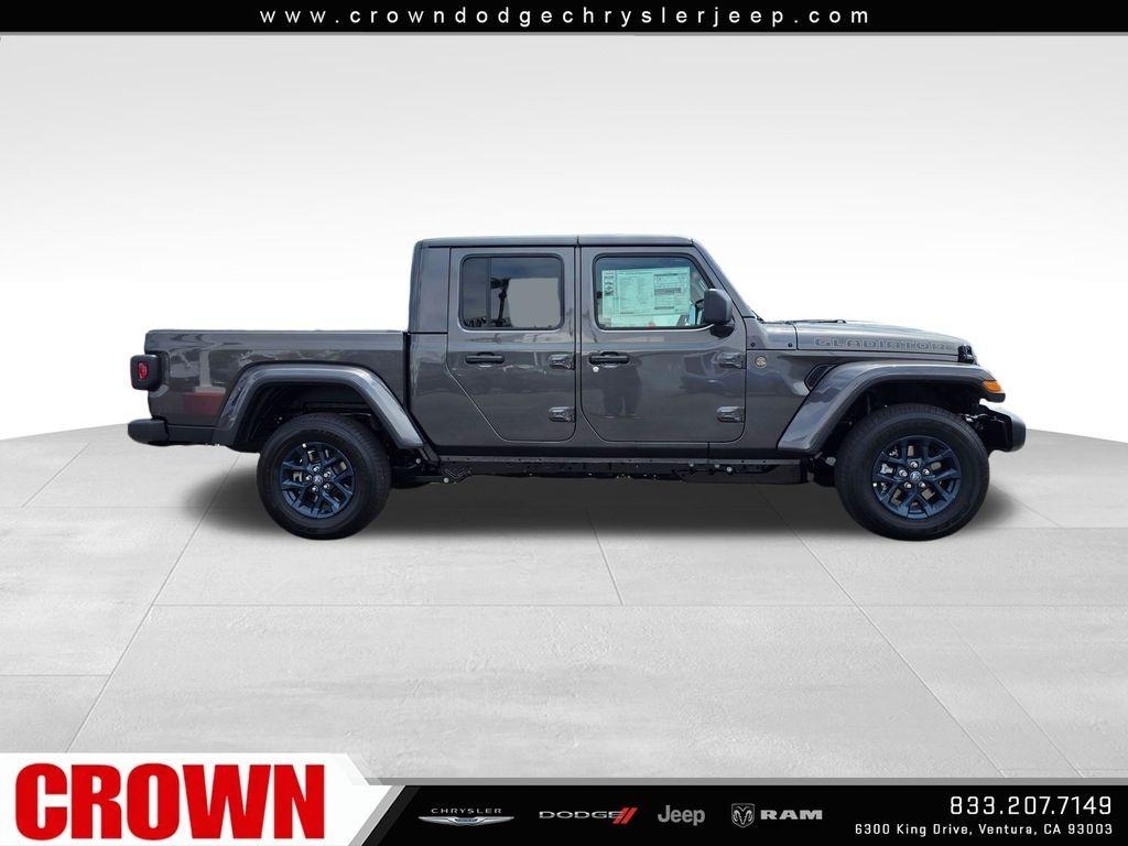 New 2026 Granite Crystal Metallic Clearcoat Jeep 85th Anniversary Edition image 25