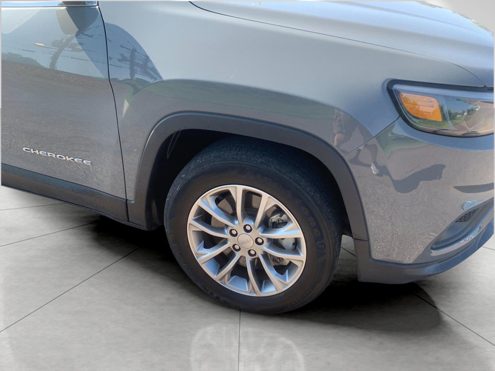 2022 Jeep Cherokee Latitude Lux's photo