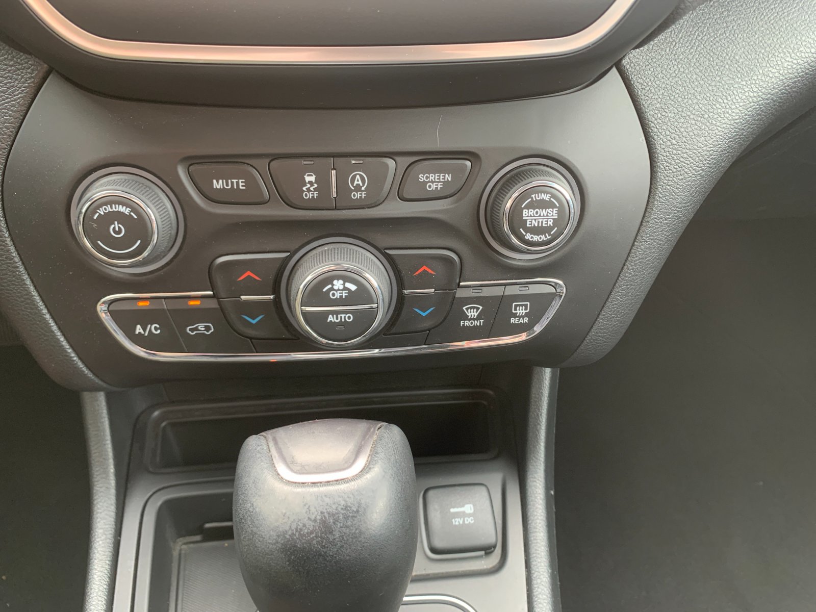 Used 2022 Gray Jeep Latitude Lux image 25
