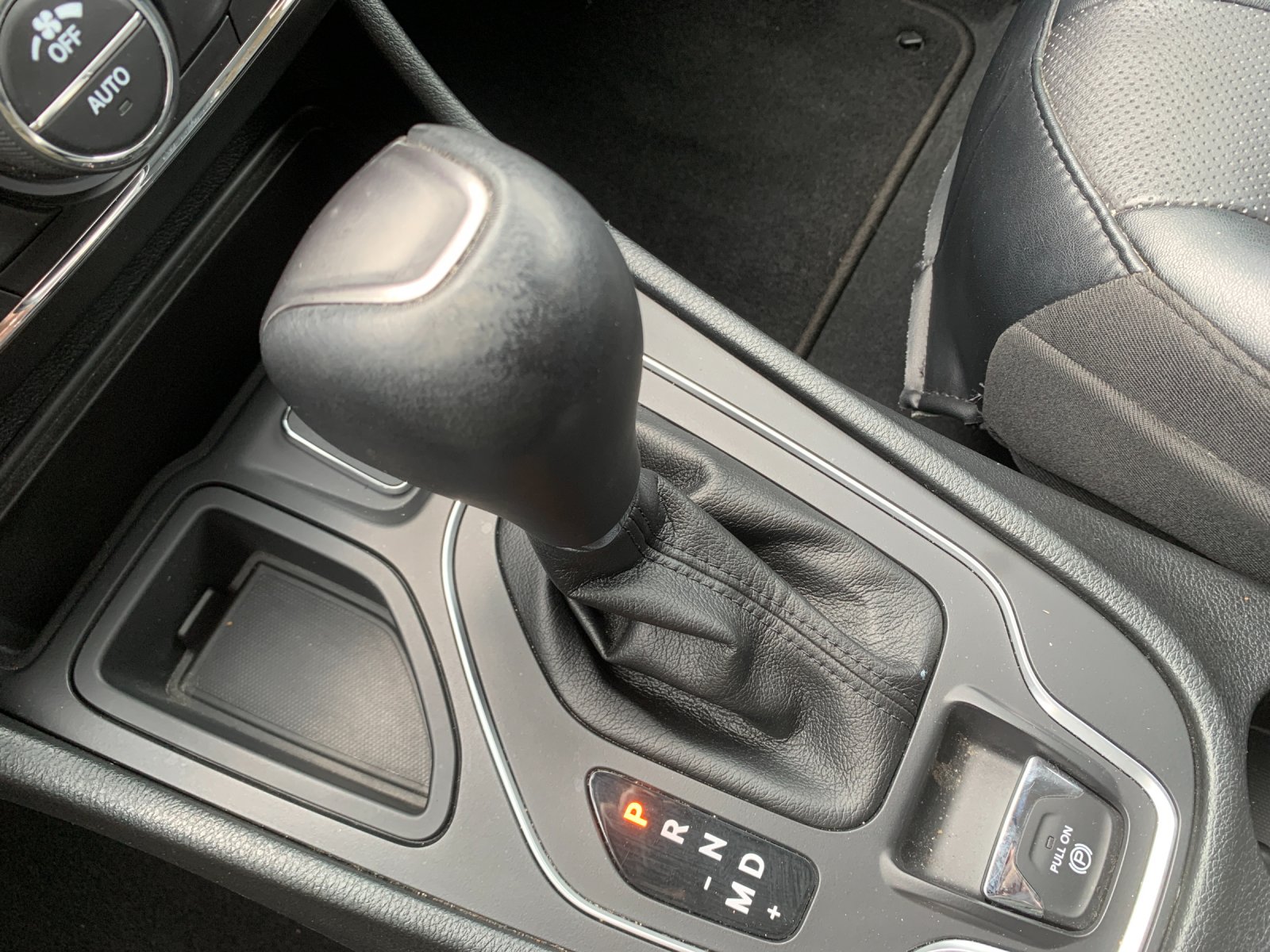 Used 2022 Gray Jeep Latitude Lux image 26