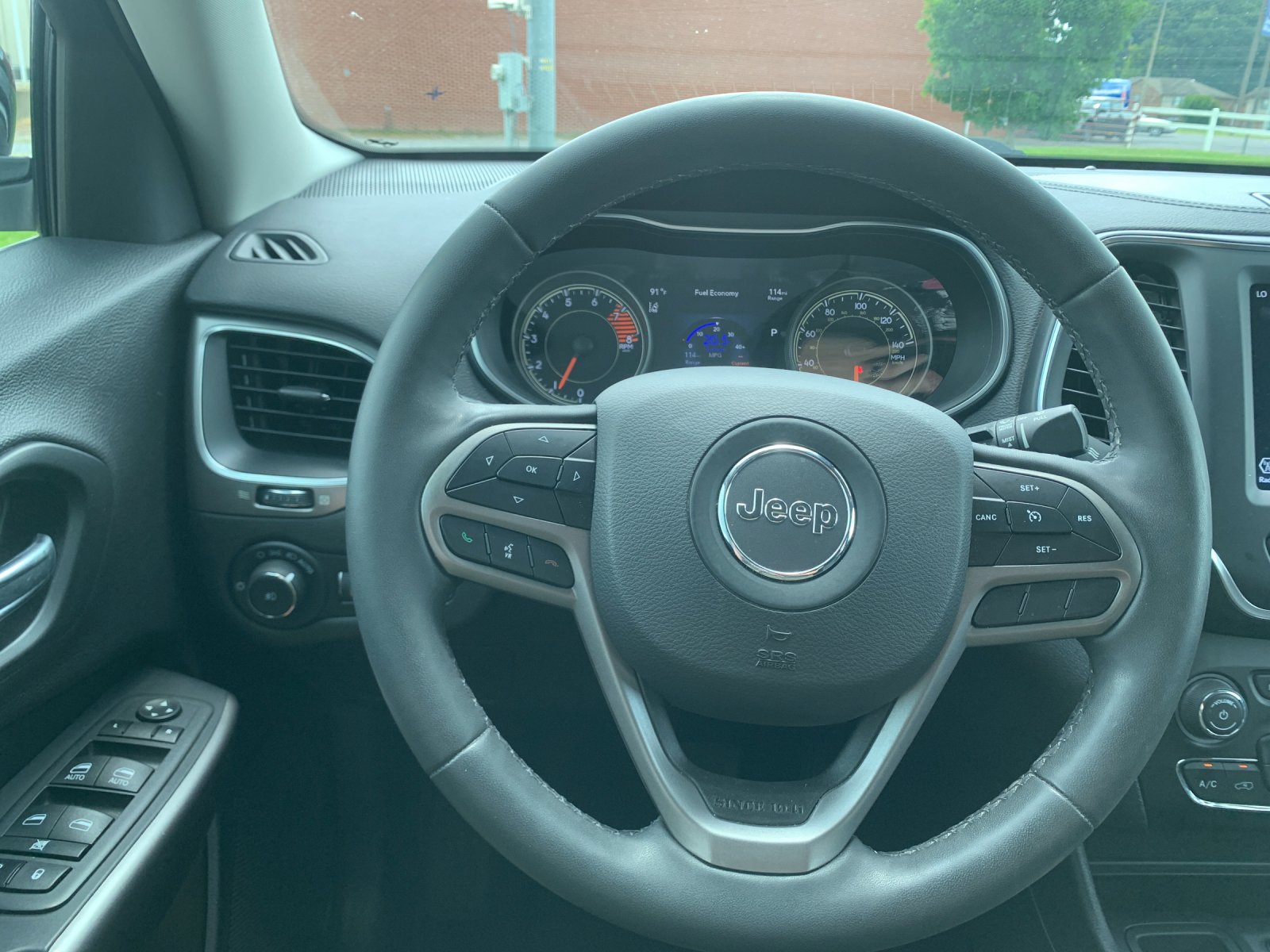 Used 2022 Gray Jeep Latitude Lux image 28