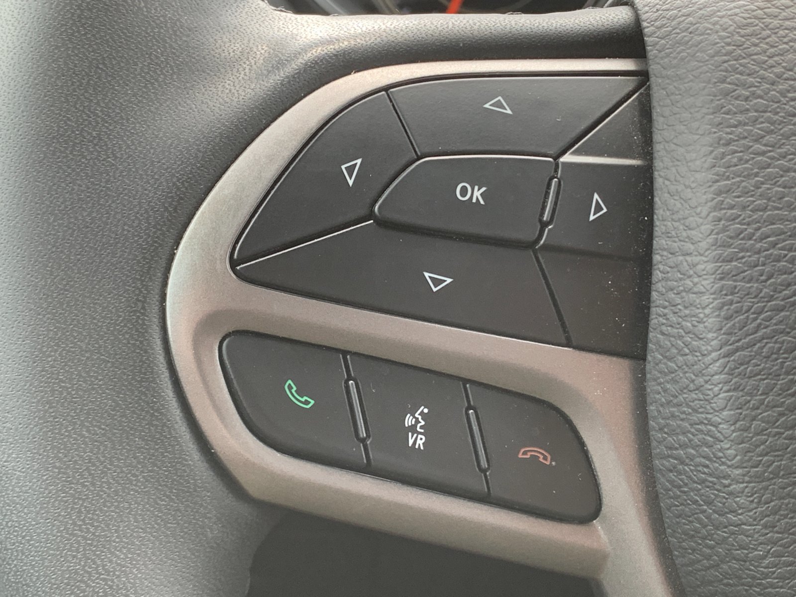 Used 2022 Gray Jeep Latitude Lux image 29
