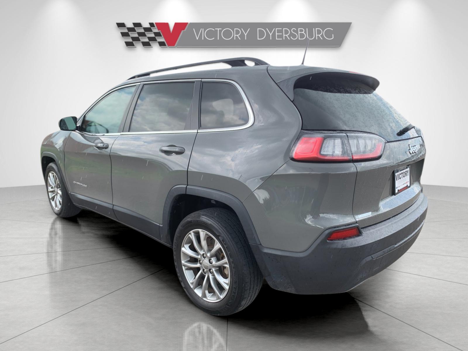 Used 2022 Gray Jeep Latitude Lux image 6