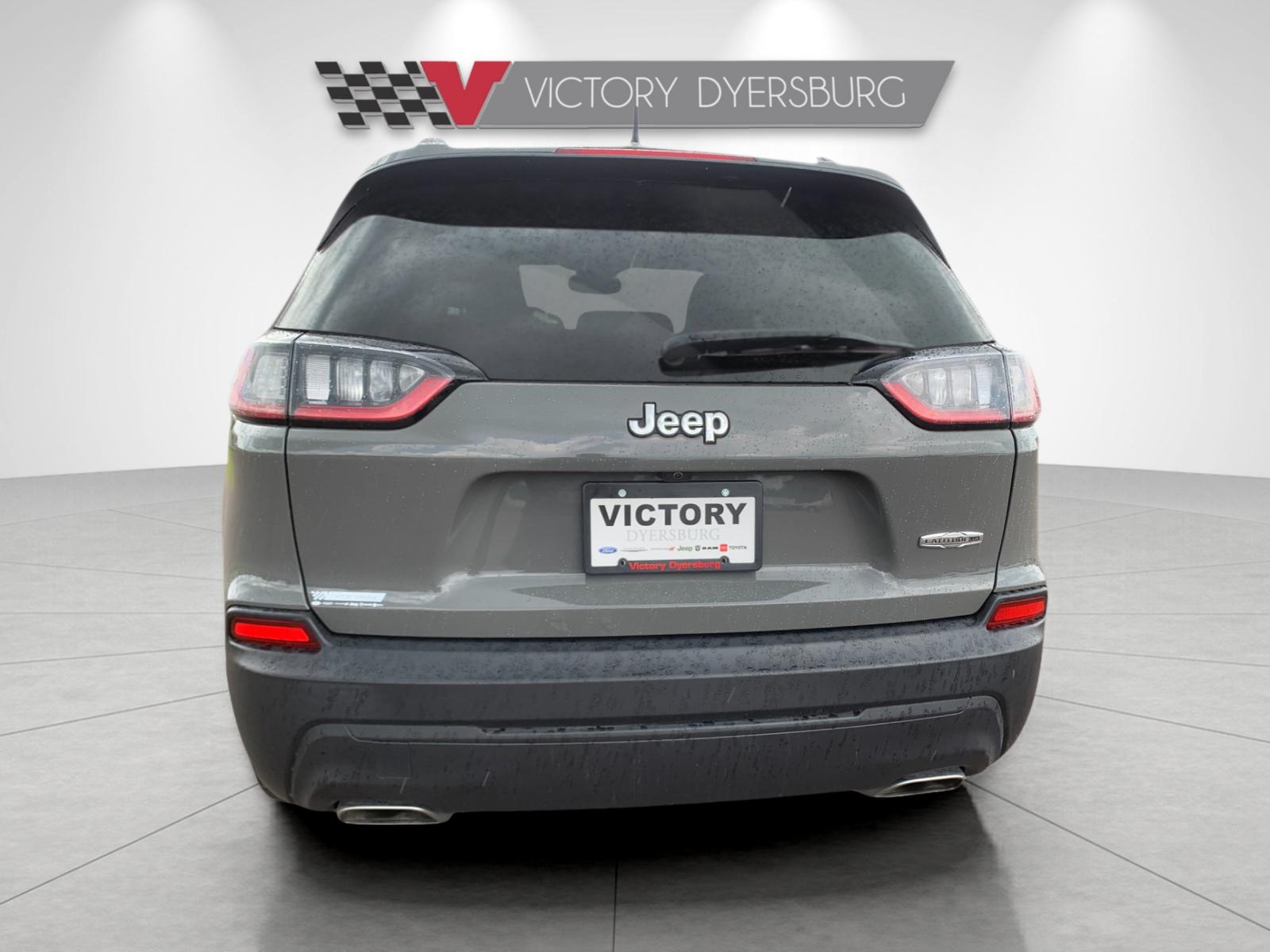 Used 2022 Gray Jeep Latitude Lux image 5