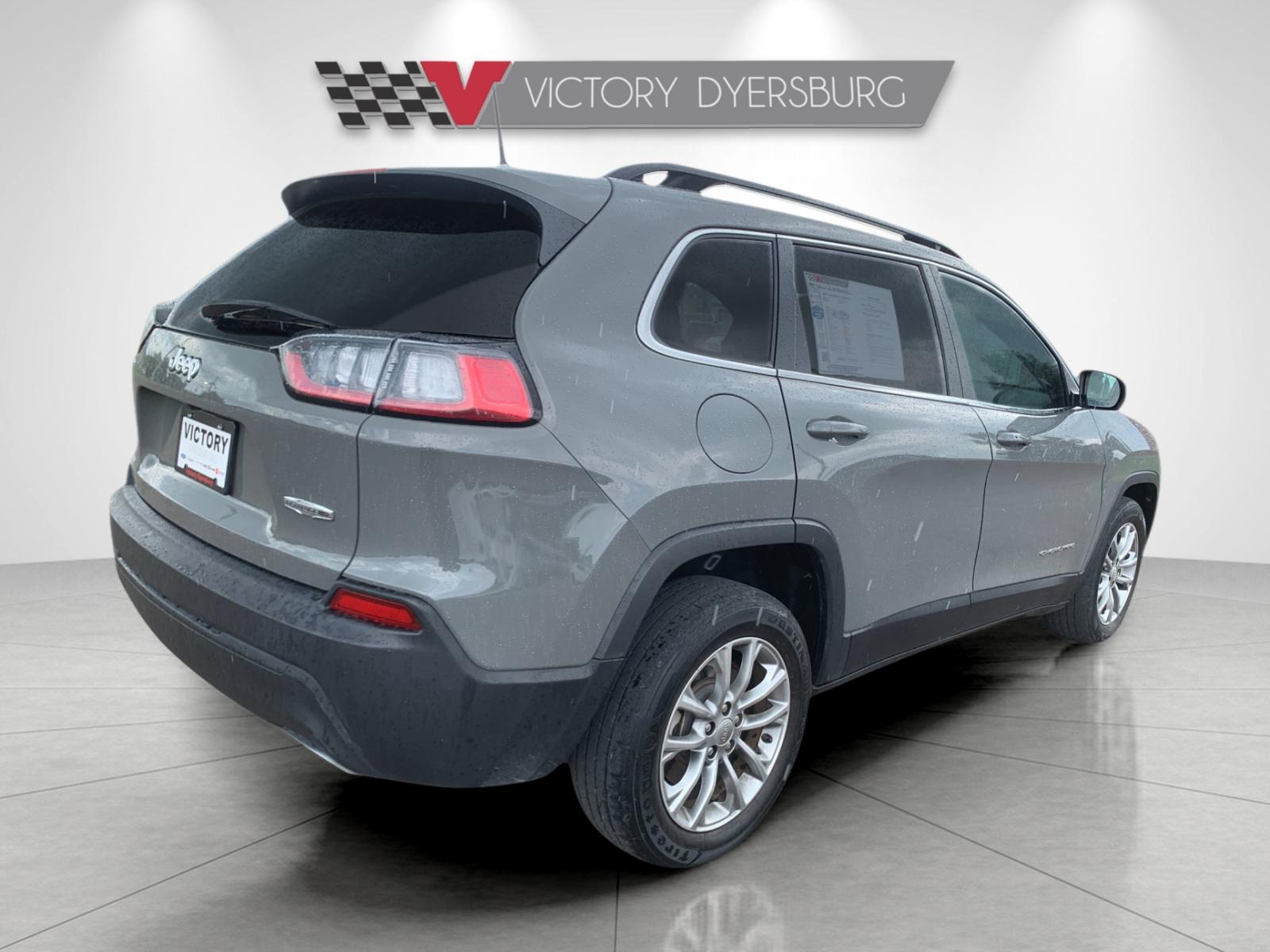Used 2022 Gray Jeep Latitude Lux image 4
