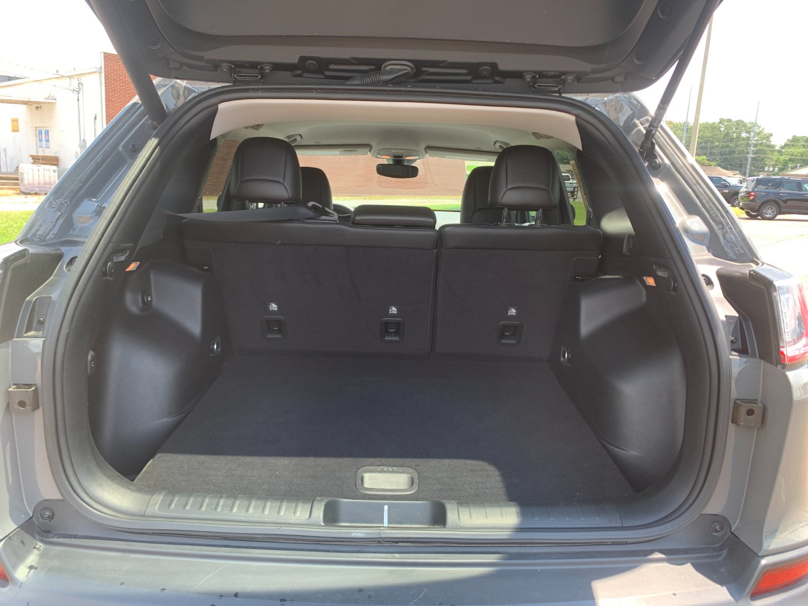 Used 2022 Gray Jeep Latitude Lux image 19