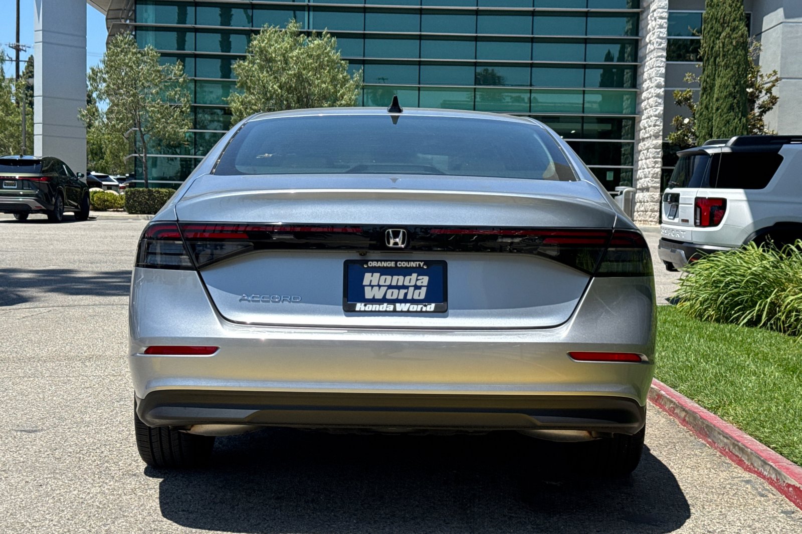 Certified Used 2025 Solar Silver Metallic Honda 1.5T SE image 6