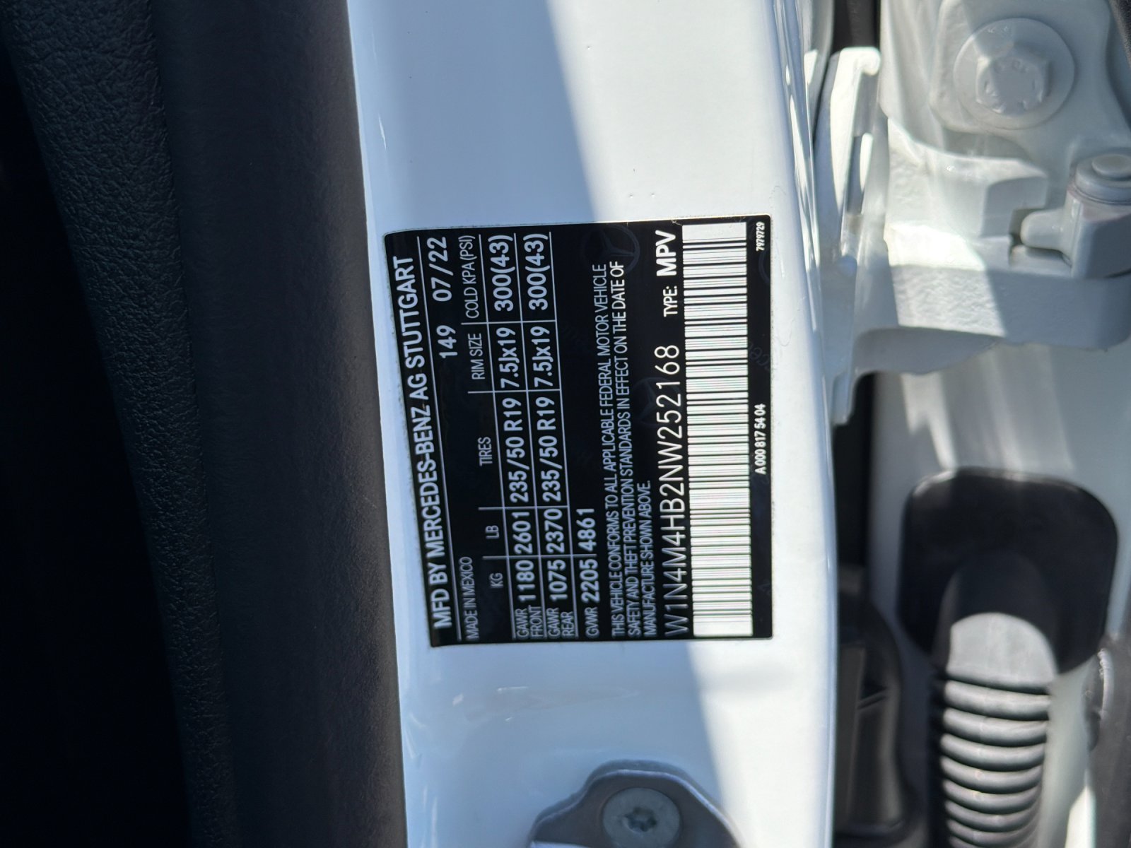 Used 2022 Polar White Mercedes-Benz GLB 250 4D Sport Utility 4MATIC® image 35