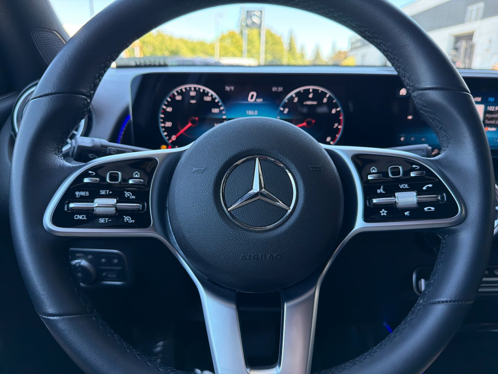 Used 2022 Polar White Mercedes-Benz GLB 250 4D Sport Utility 4MATIC® image 27