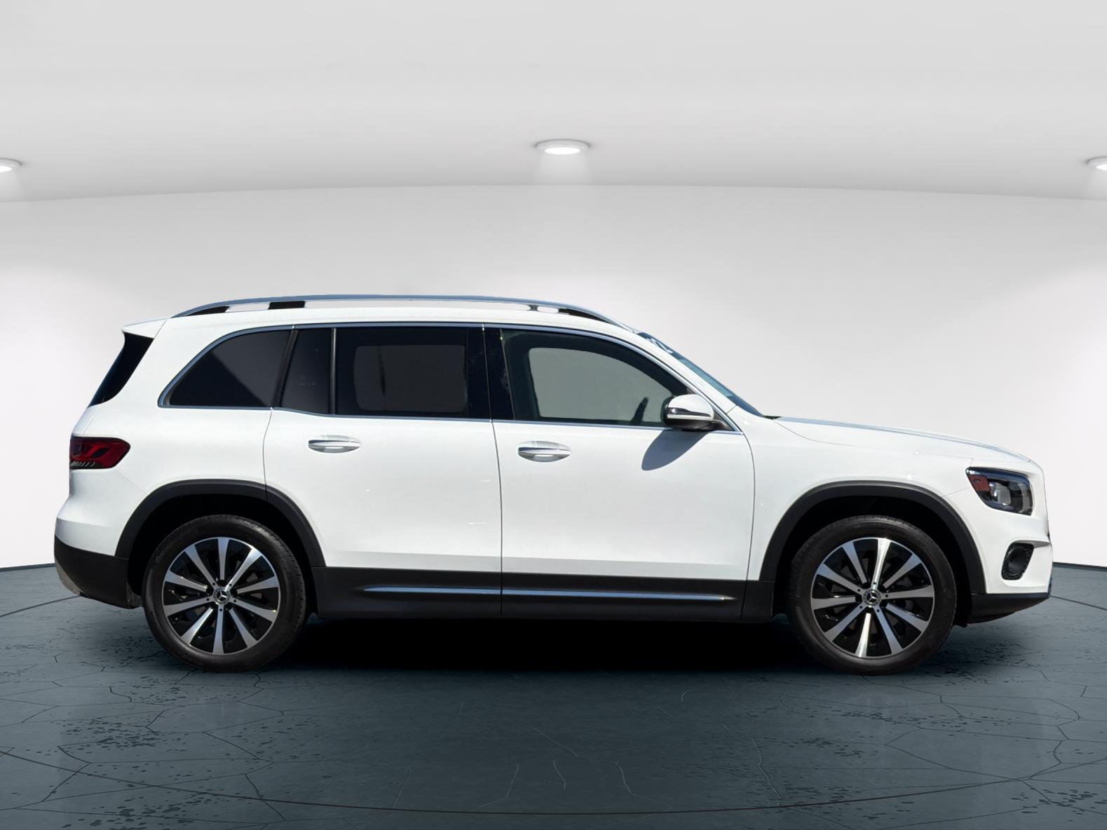 Used 2022 Polar White Mercedes-Benz GLB 250 4D Sport Utility 4MATIC® image 8