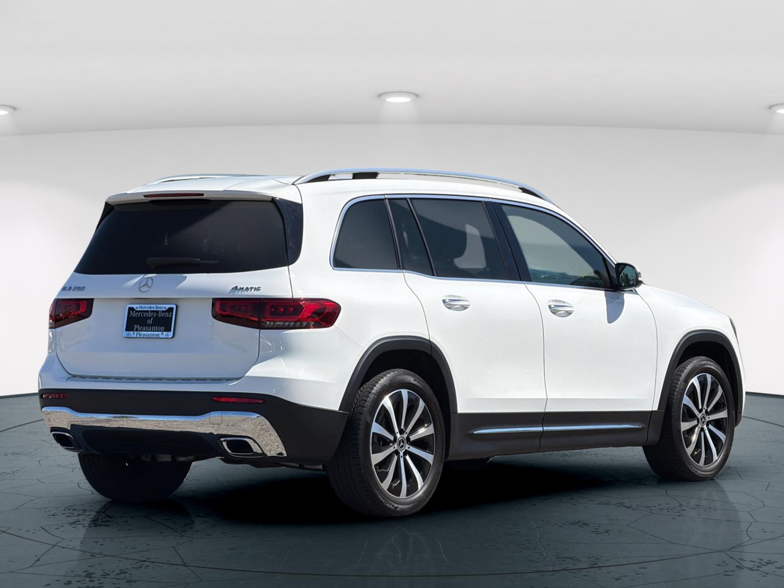 Used 2022 Polar White Mercedes-Benz GLB 250 4D Sport Utility 4MATIC® image 7