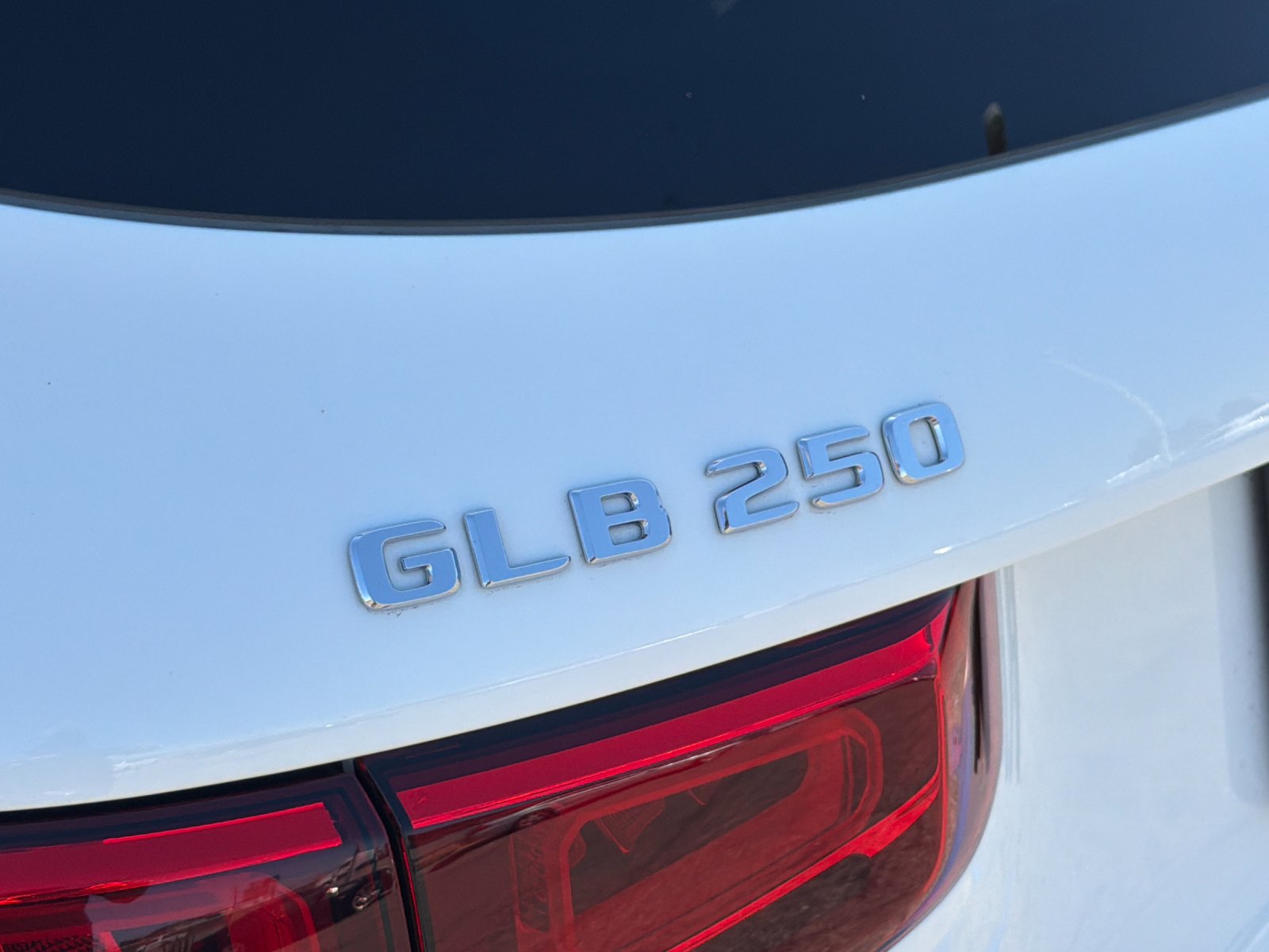 Used 2022 Polar White Mercedes-Benz GLB 250 4D Sport Utility 4MATIC® image 34