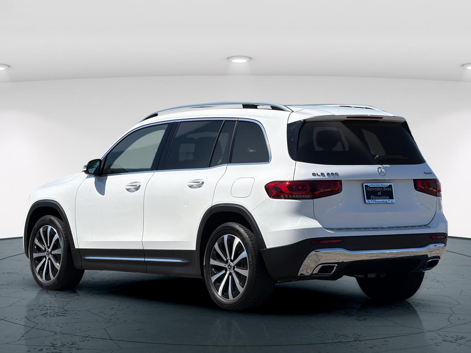Used 2022 Polar White Mercedes-Benz GLB 250 4D Sport Utility 4MATIC® image 5