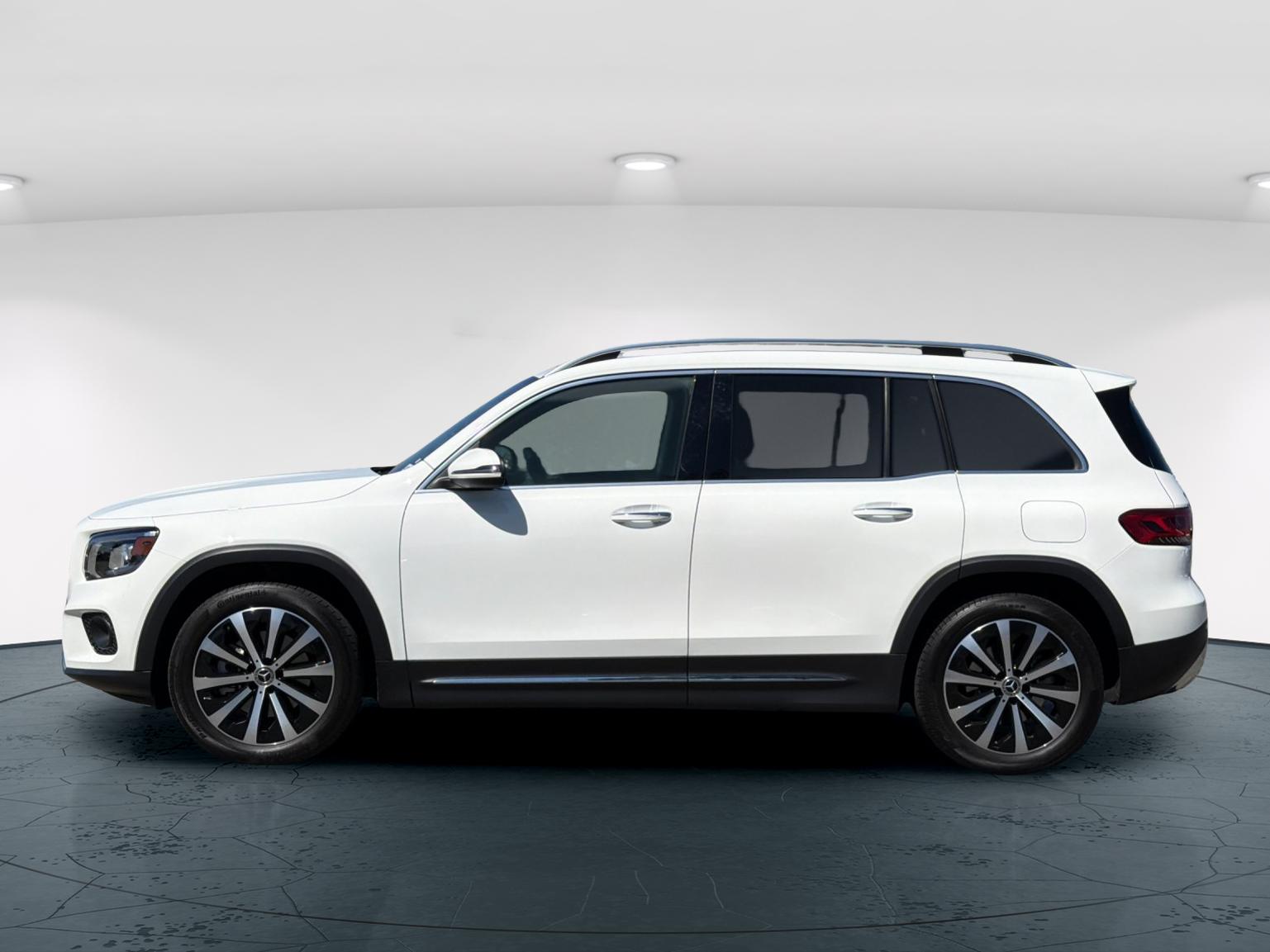 Used 2022 Polar White Mercedes-Benz GLB 250 4D Sport Utility 4MATIC® image 4