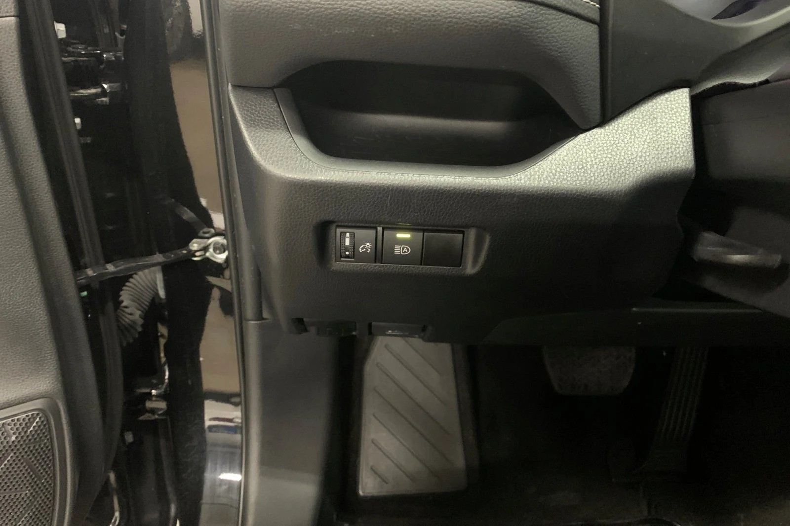 Used 2024 Black Toyota XLE image 32