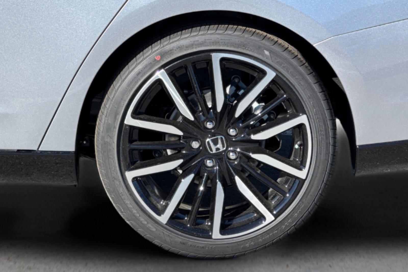 New 2026 Silver Honda Touring image 33