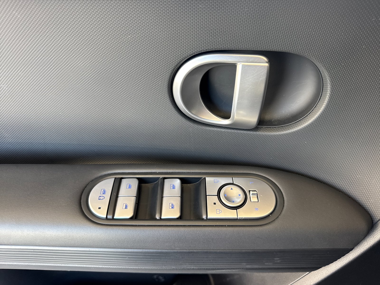 Used 2024 Black Hyundai SEL image 10