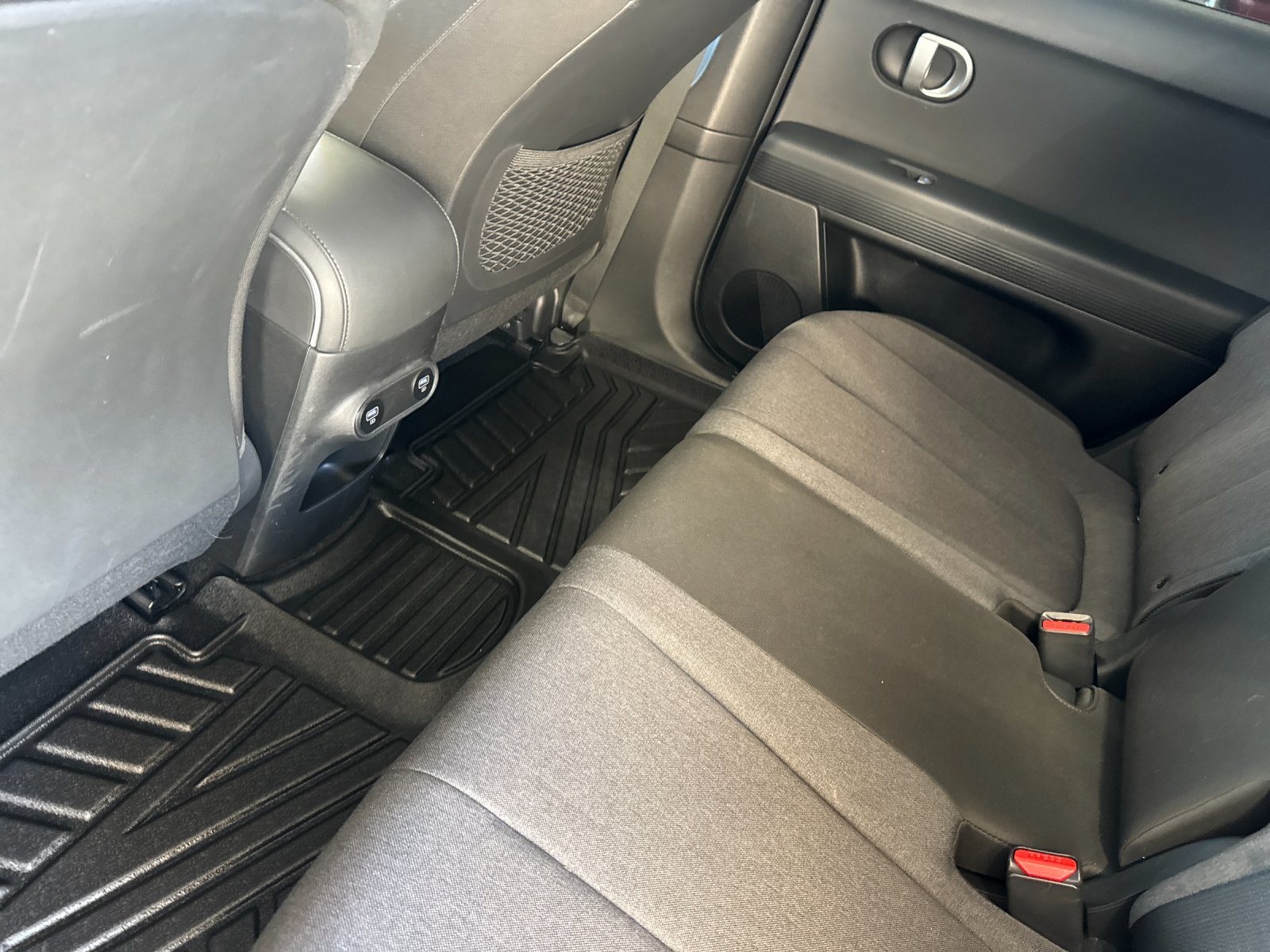 Used 2024 Black Hyundai SEL image 11