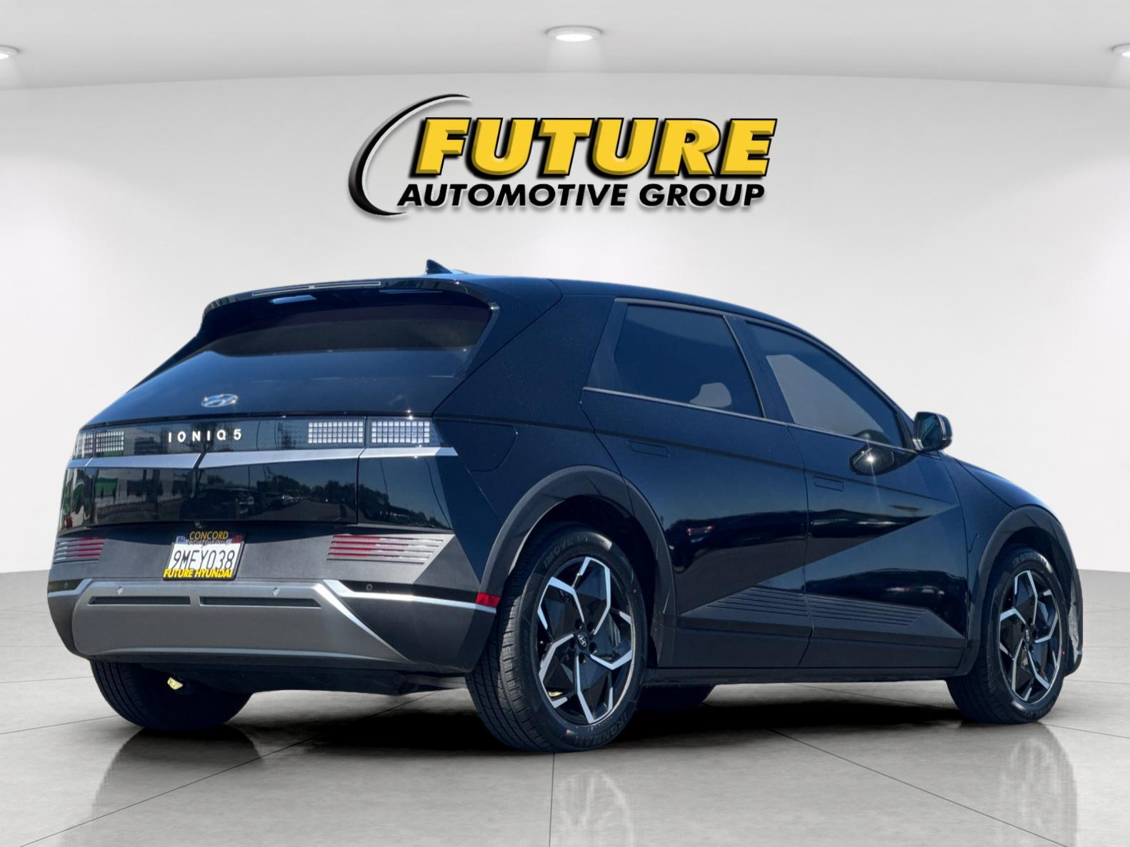 Used 2024 Black Hyundai SEL image 3