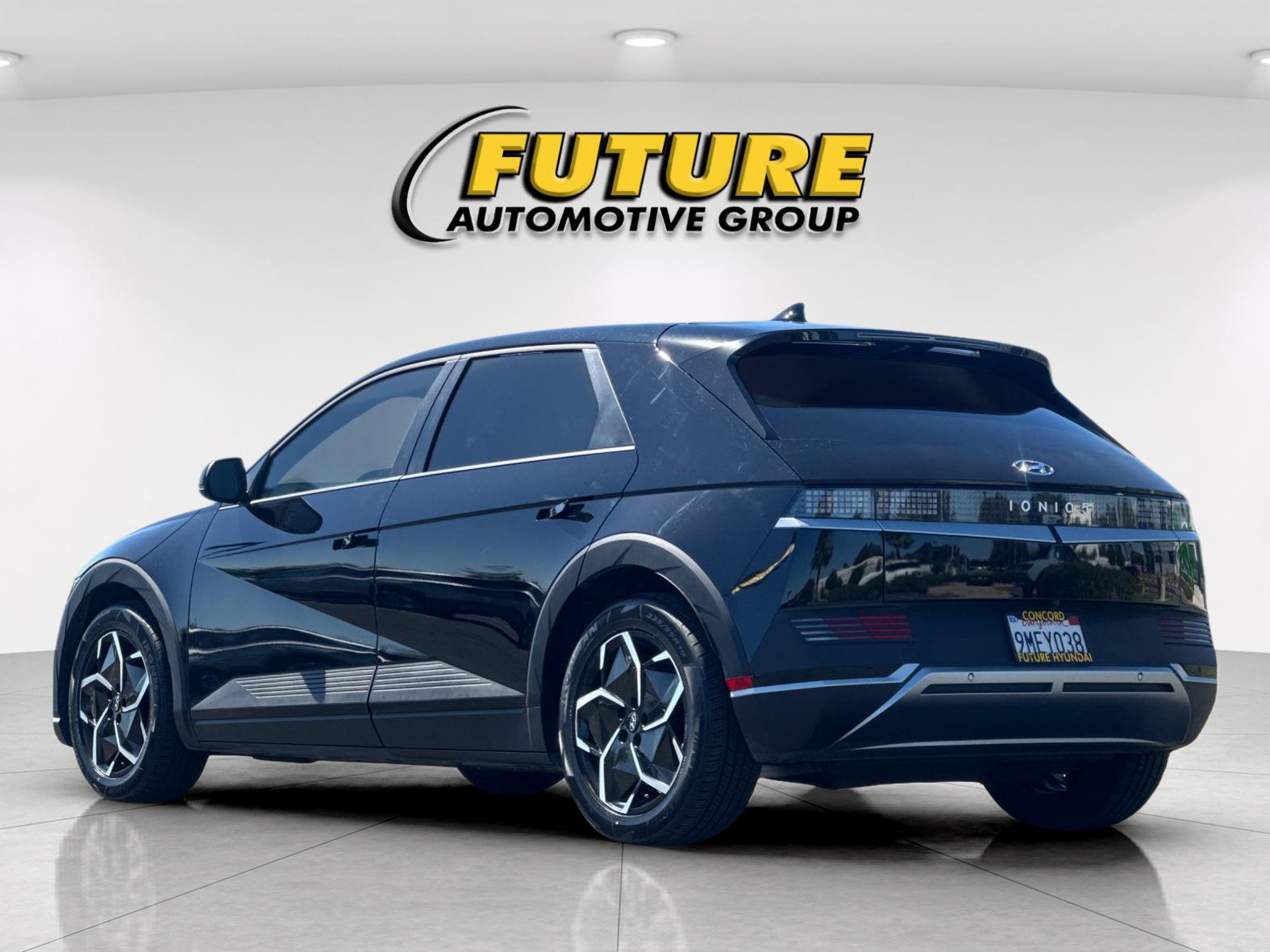 Used 2024 Black Hyundai SEL image 5