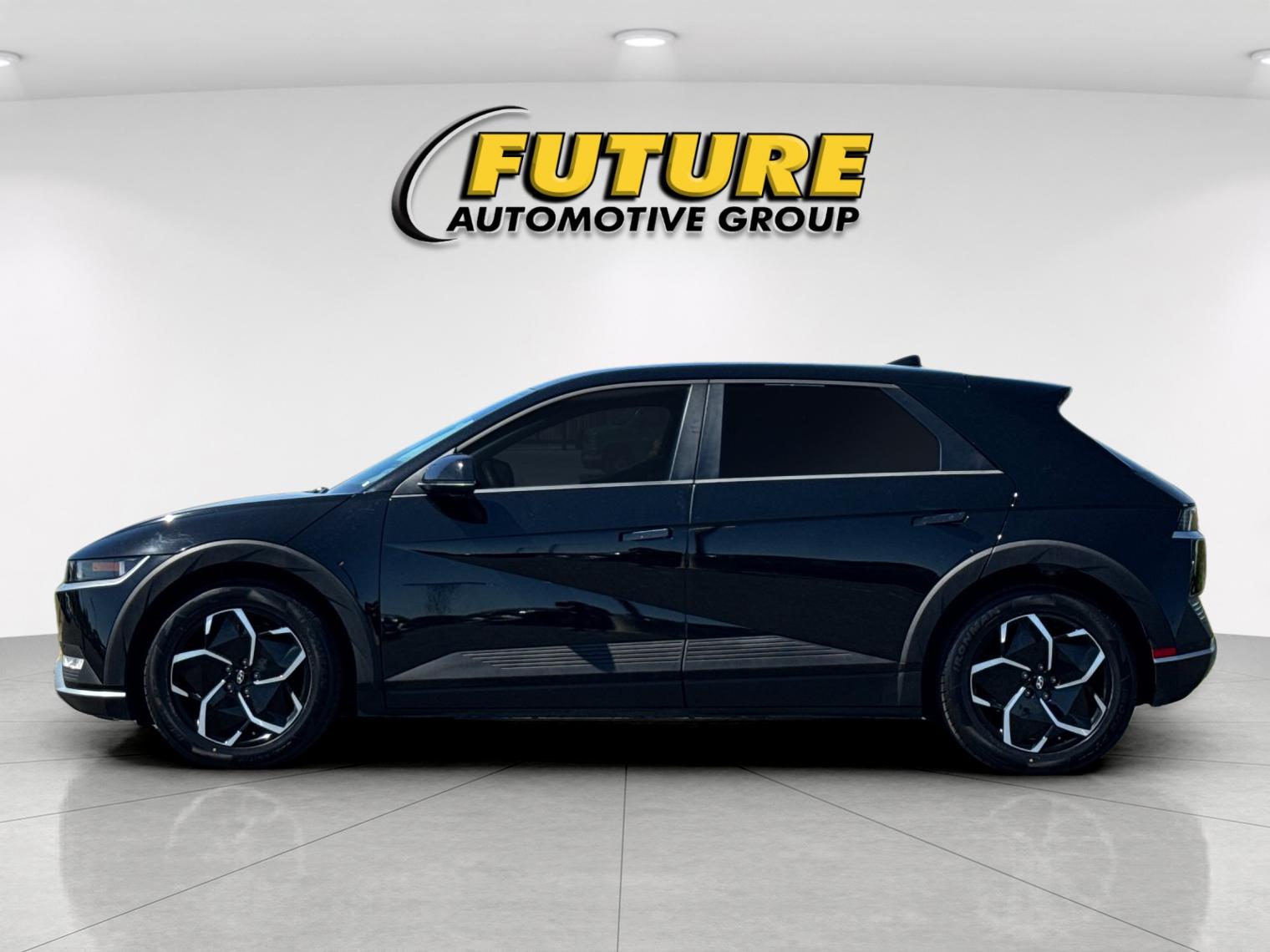 Used 2024 Black Hyundai SEL image 6