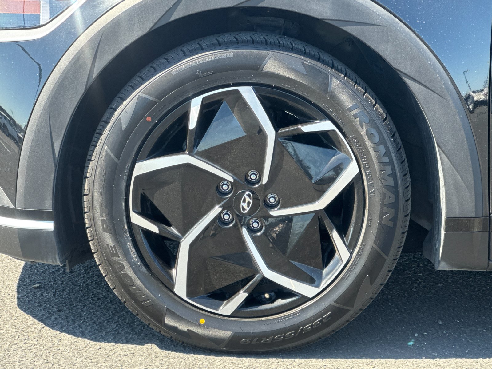 Used 2024 Black Hyundai SEL image 25