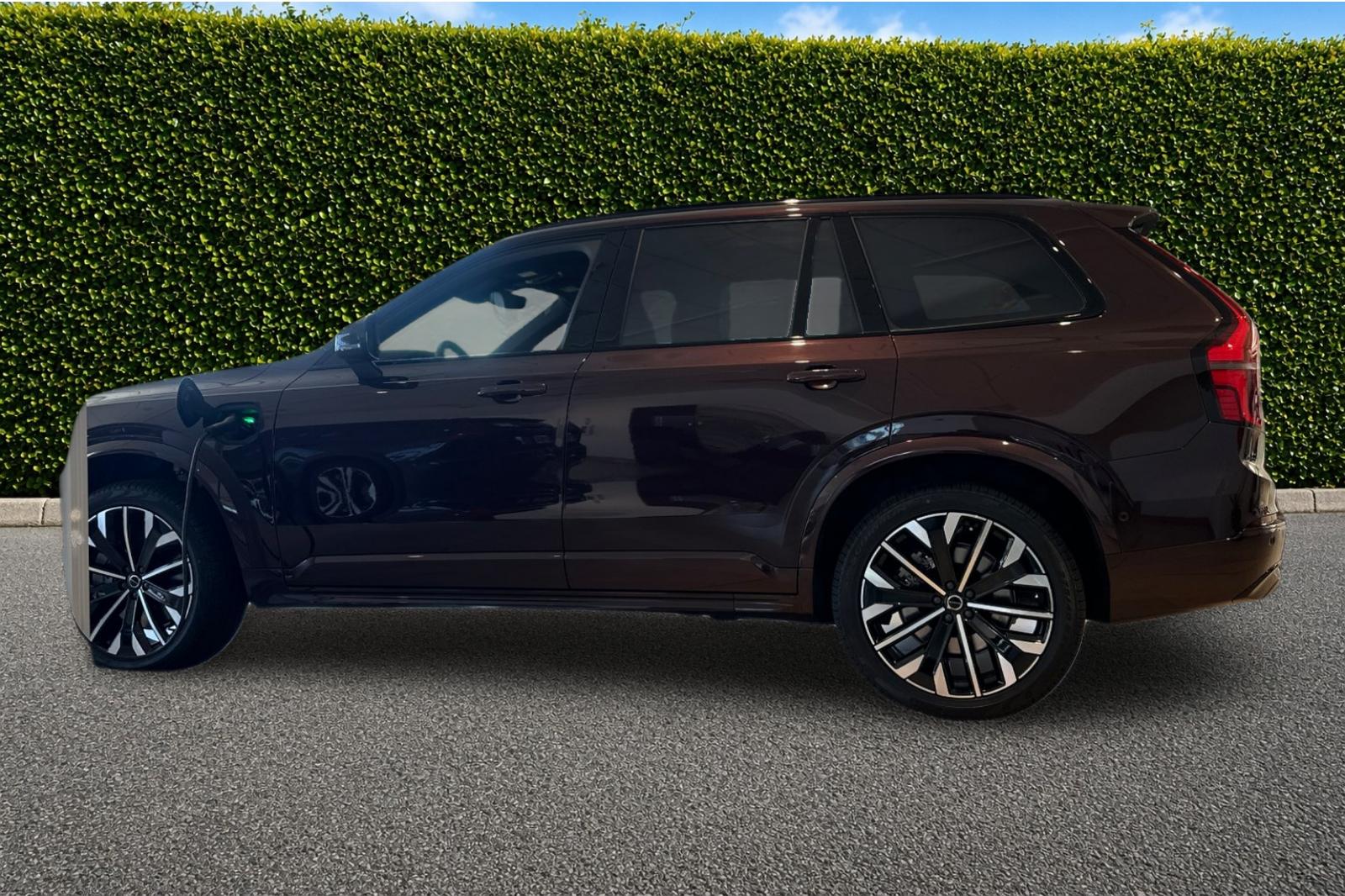 New 2026 Mulberry Red Volvo Ultra image 3