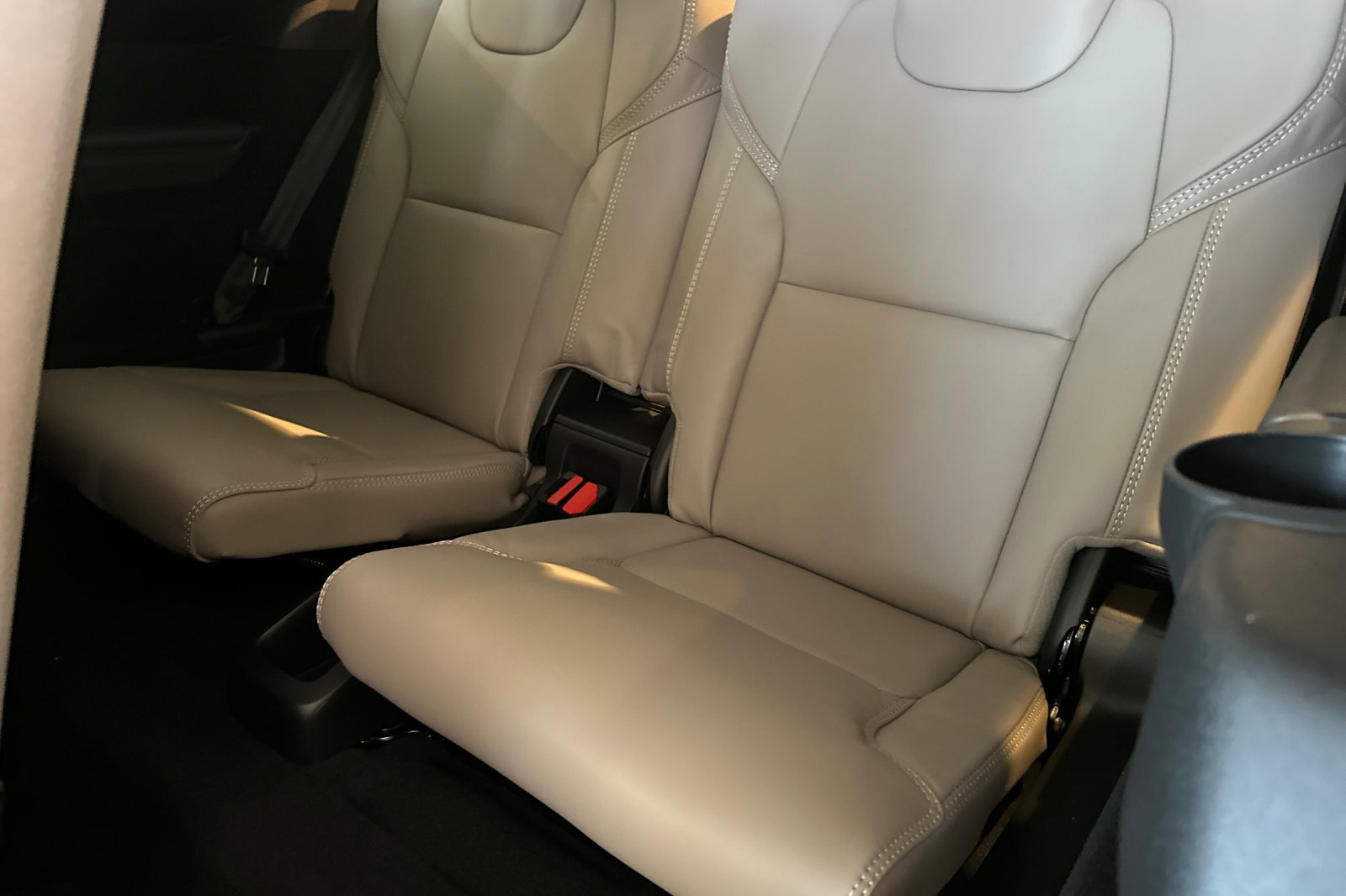 New 2026 Mulberry Red Volvo Ultra image 14