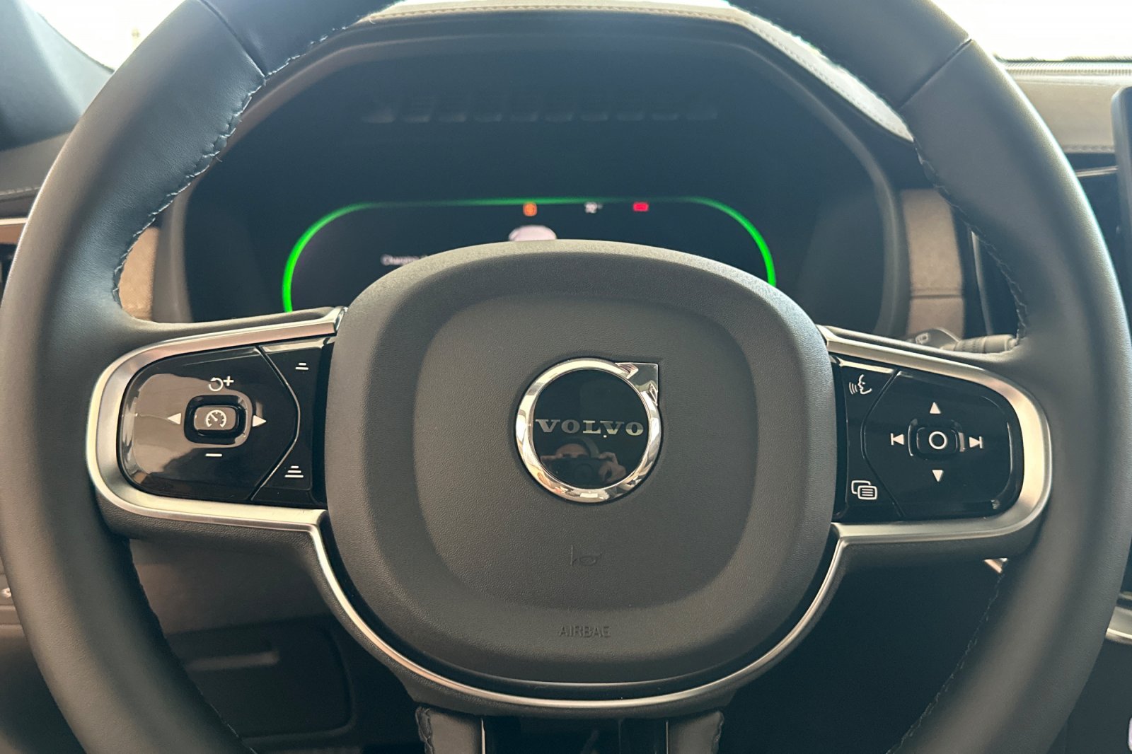 New 2026 Mulberry Red Volvo Ultra image 23