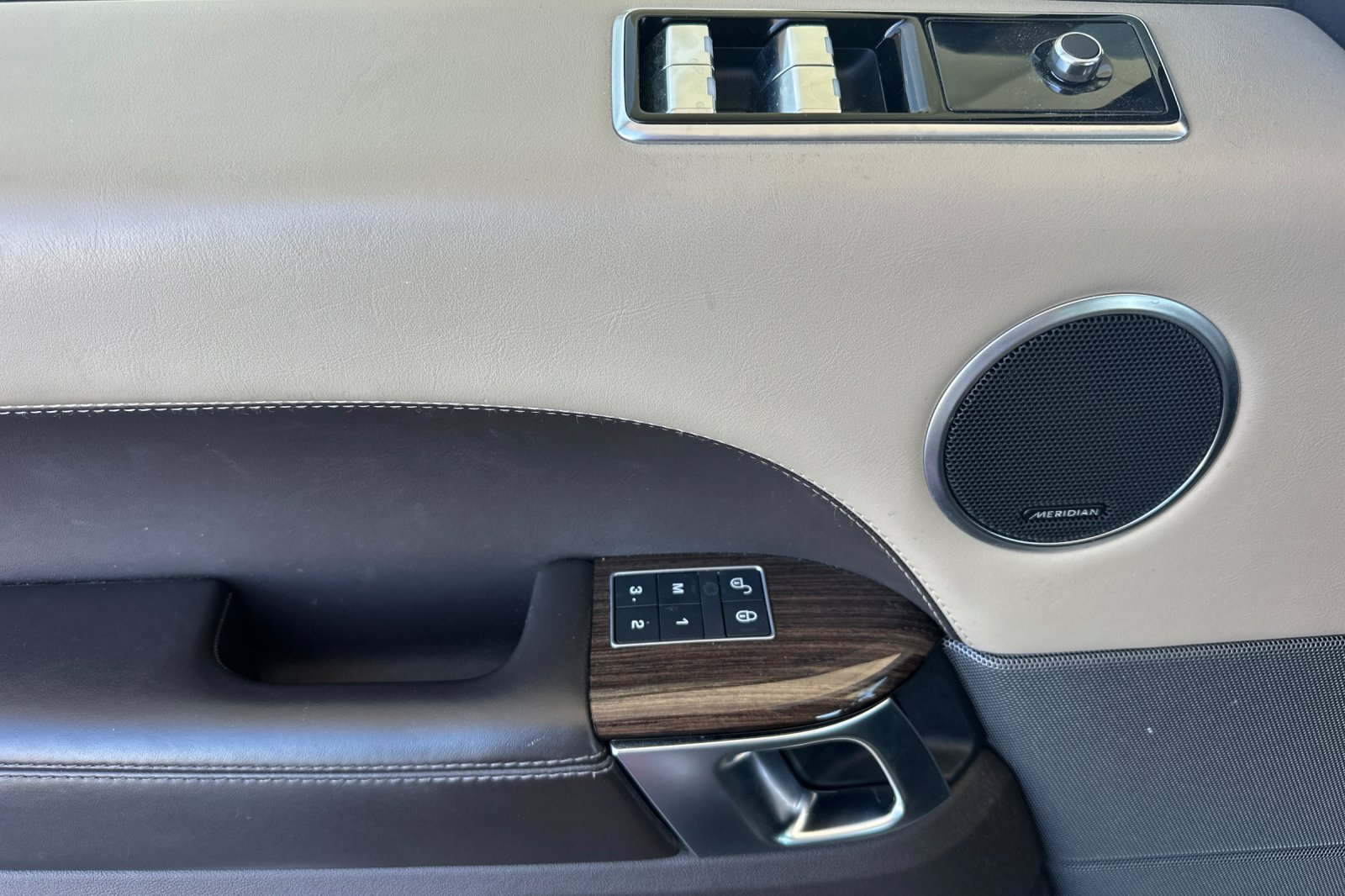Used 2019  Land Rover Supercharged image 12