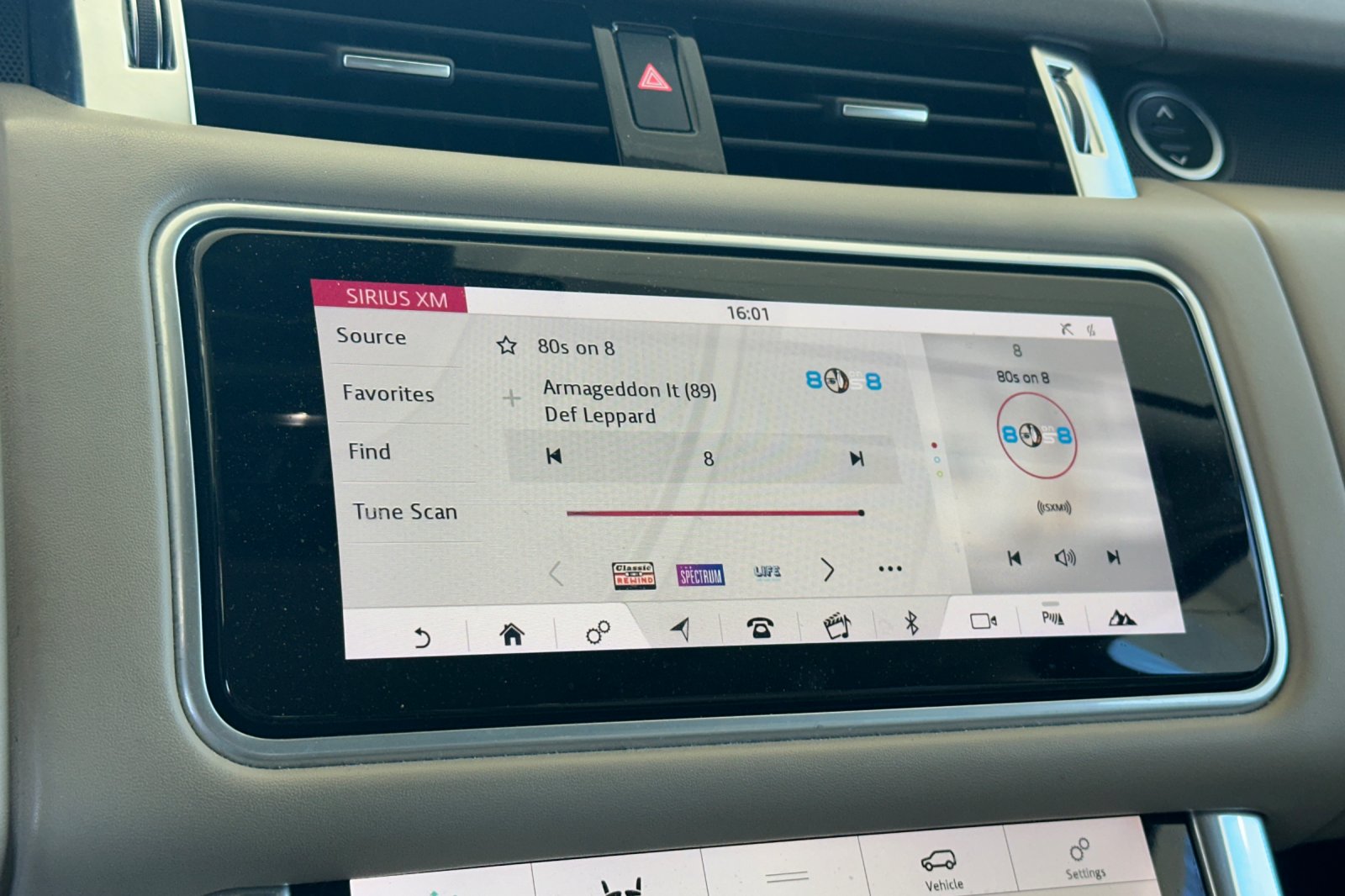 Used 2019  Land Rover Supercharged image 22