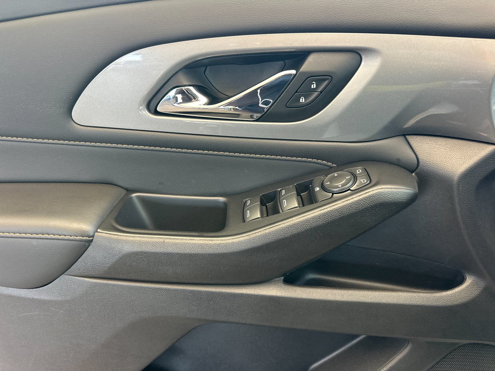 Used 2021 White Chevrolet LS image 10