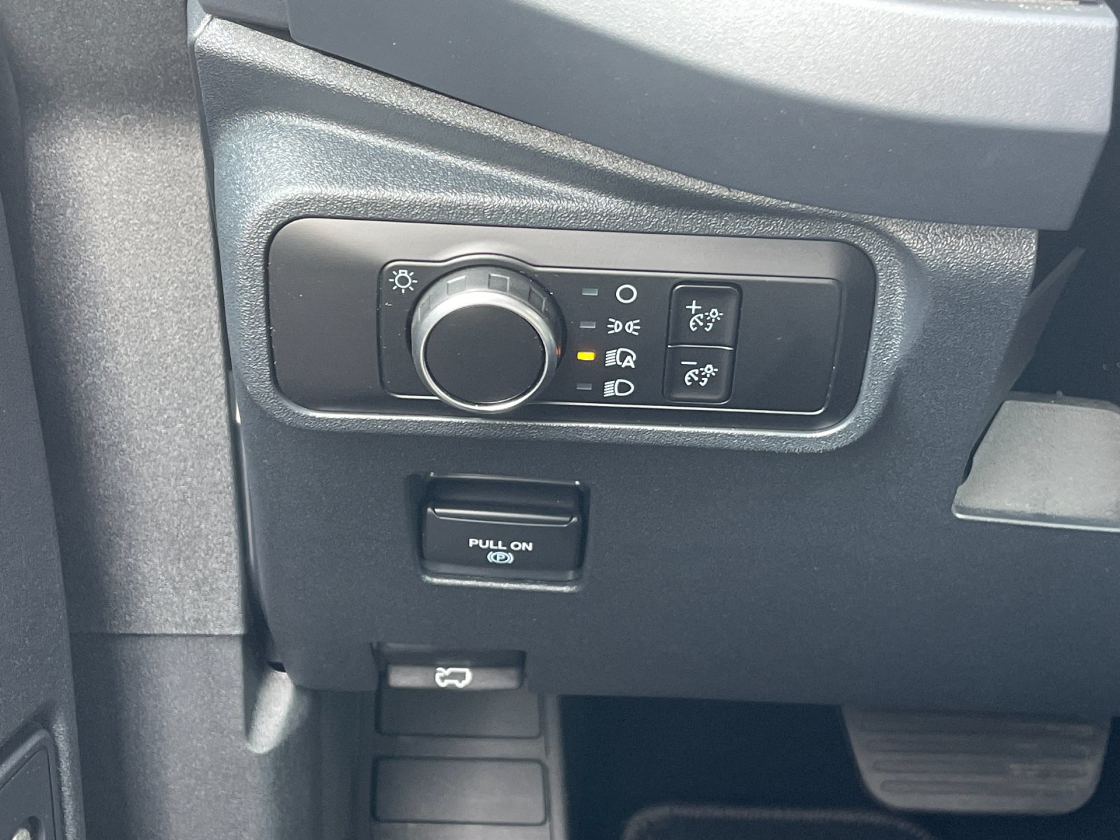 Used 2025 Gray Ford Base image 30