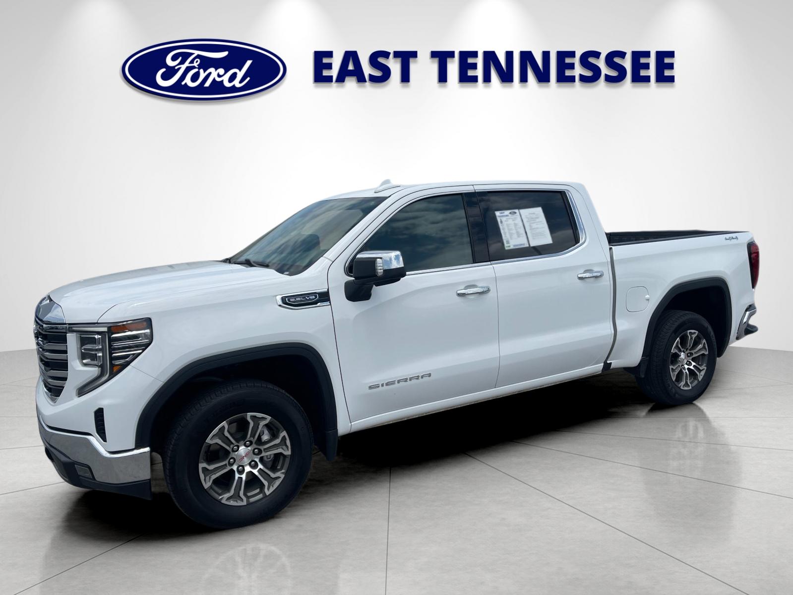 Used 2025 White GMC SLT image 7