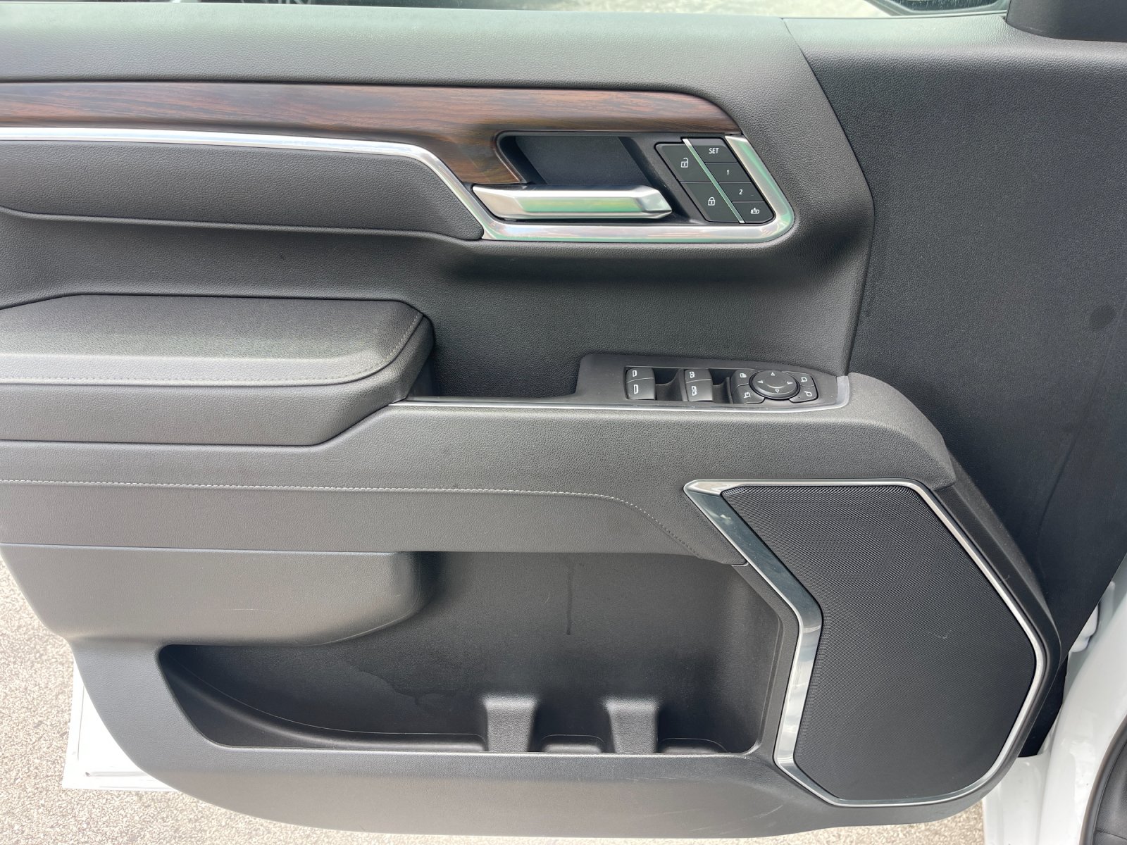 Used 2025 White GMC SLT image 12