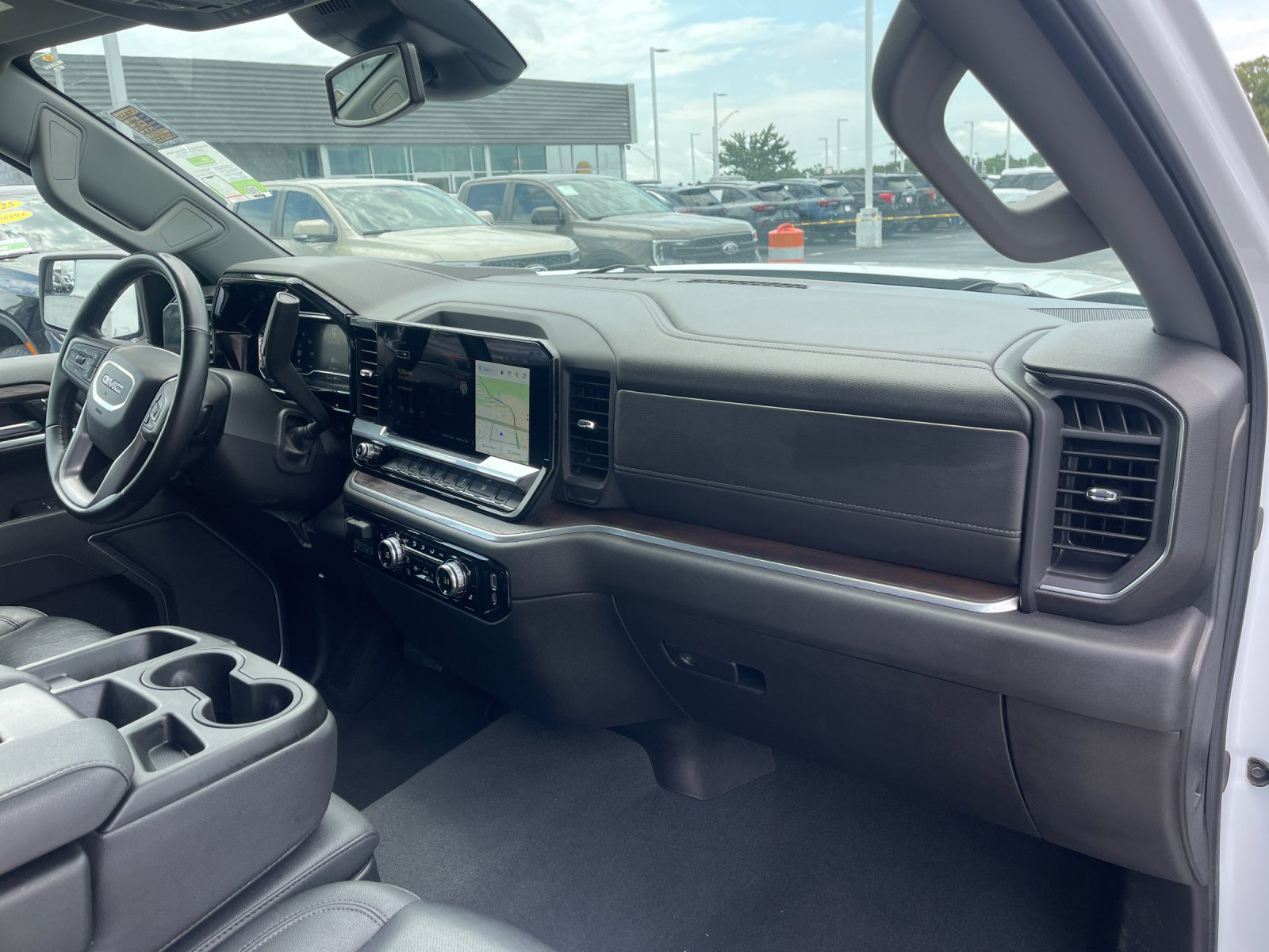 Used 2025 White GMC SLT image 17