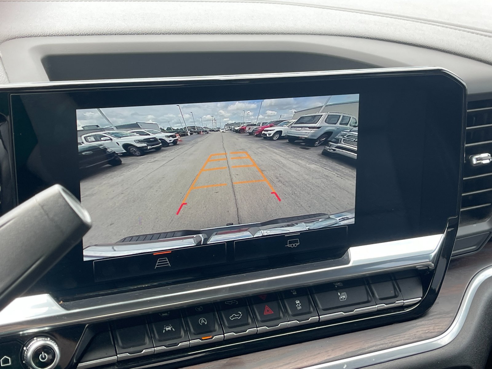 Used 2025 White GMC SLT image 21