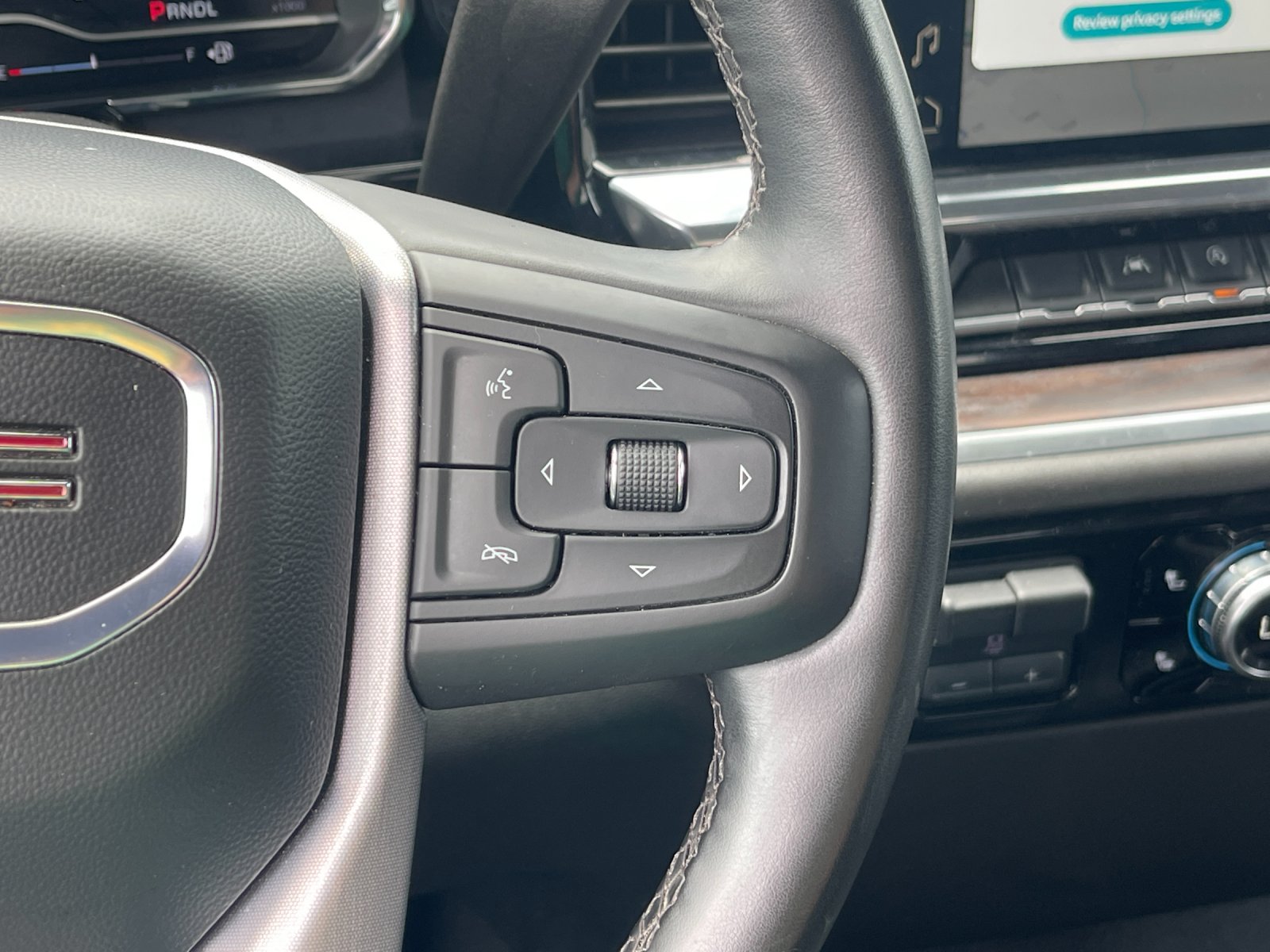 Used 2025 White GMC SLT image 27