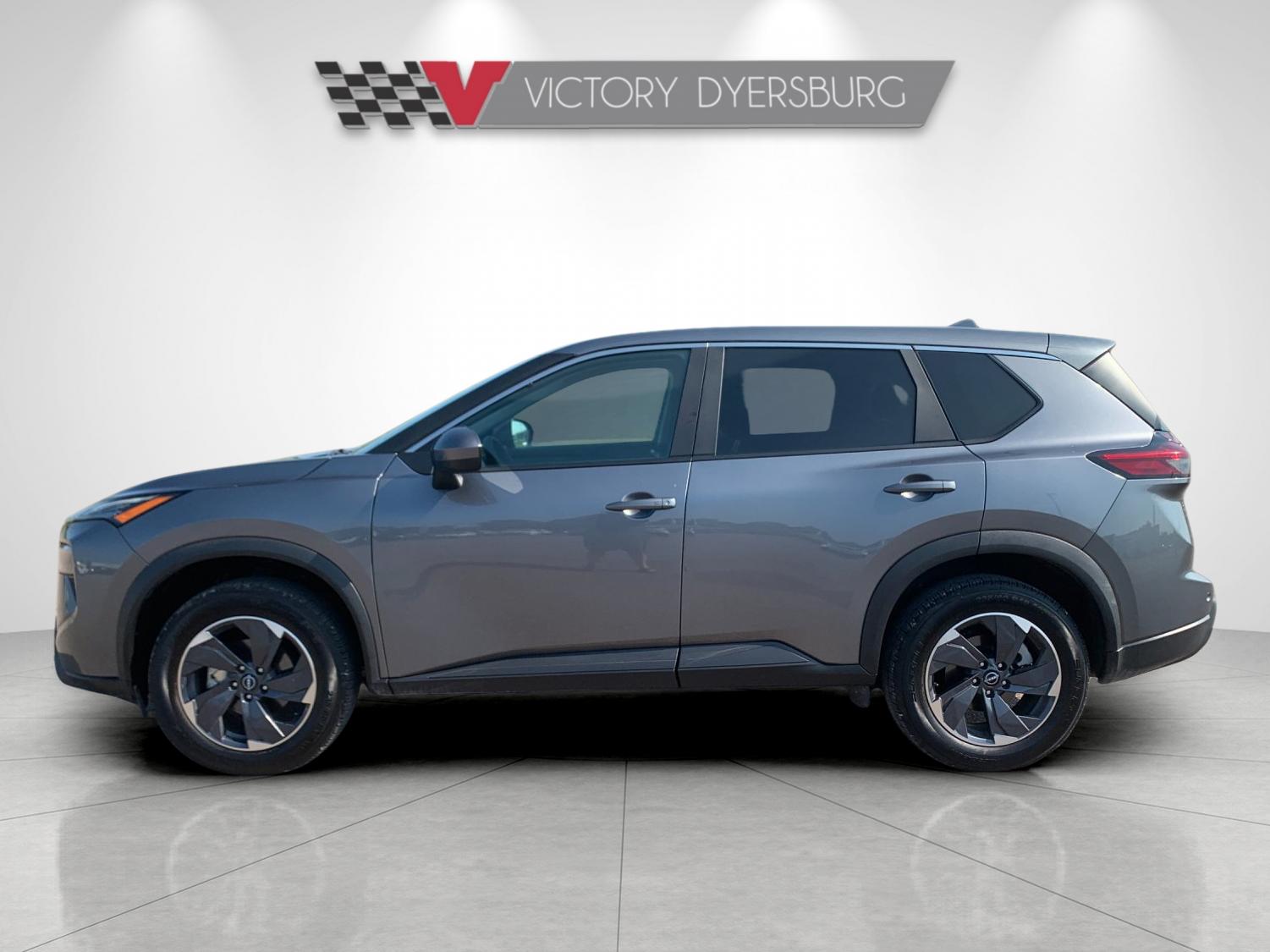 Used 2024 Gray Nissan SV image 7