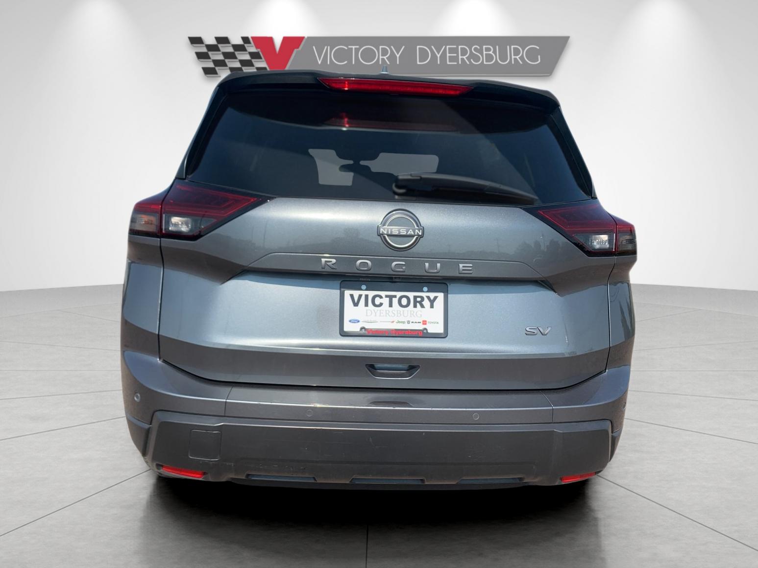 Used 2024 Gray Nissan SV image 5