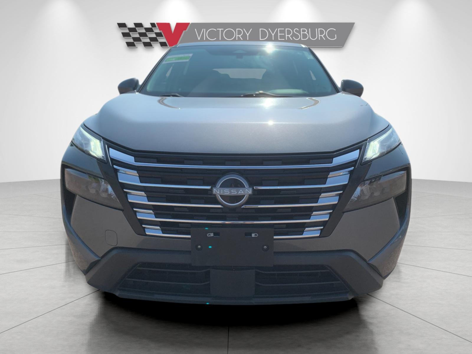 Used 2024 Gray Nissan SV image 9