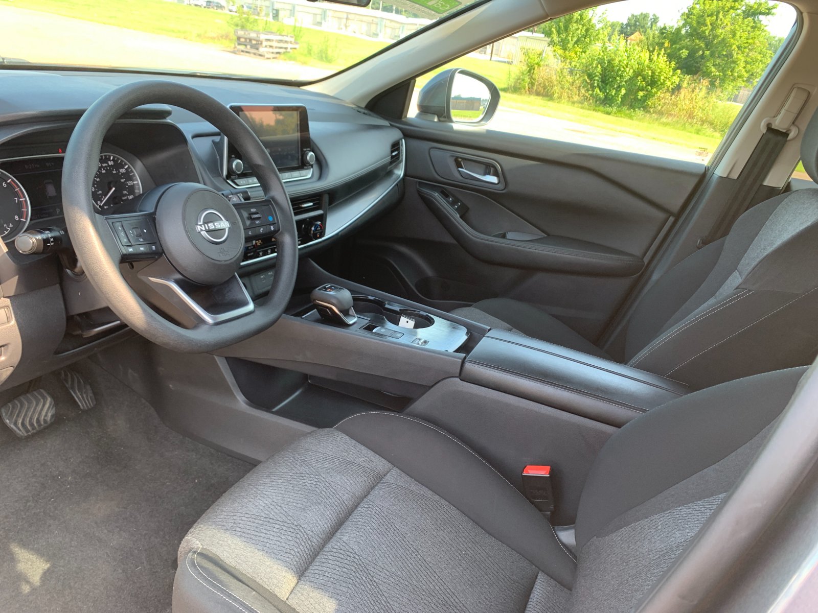 Used 2024 Gray Nissan SV image 12