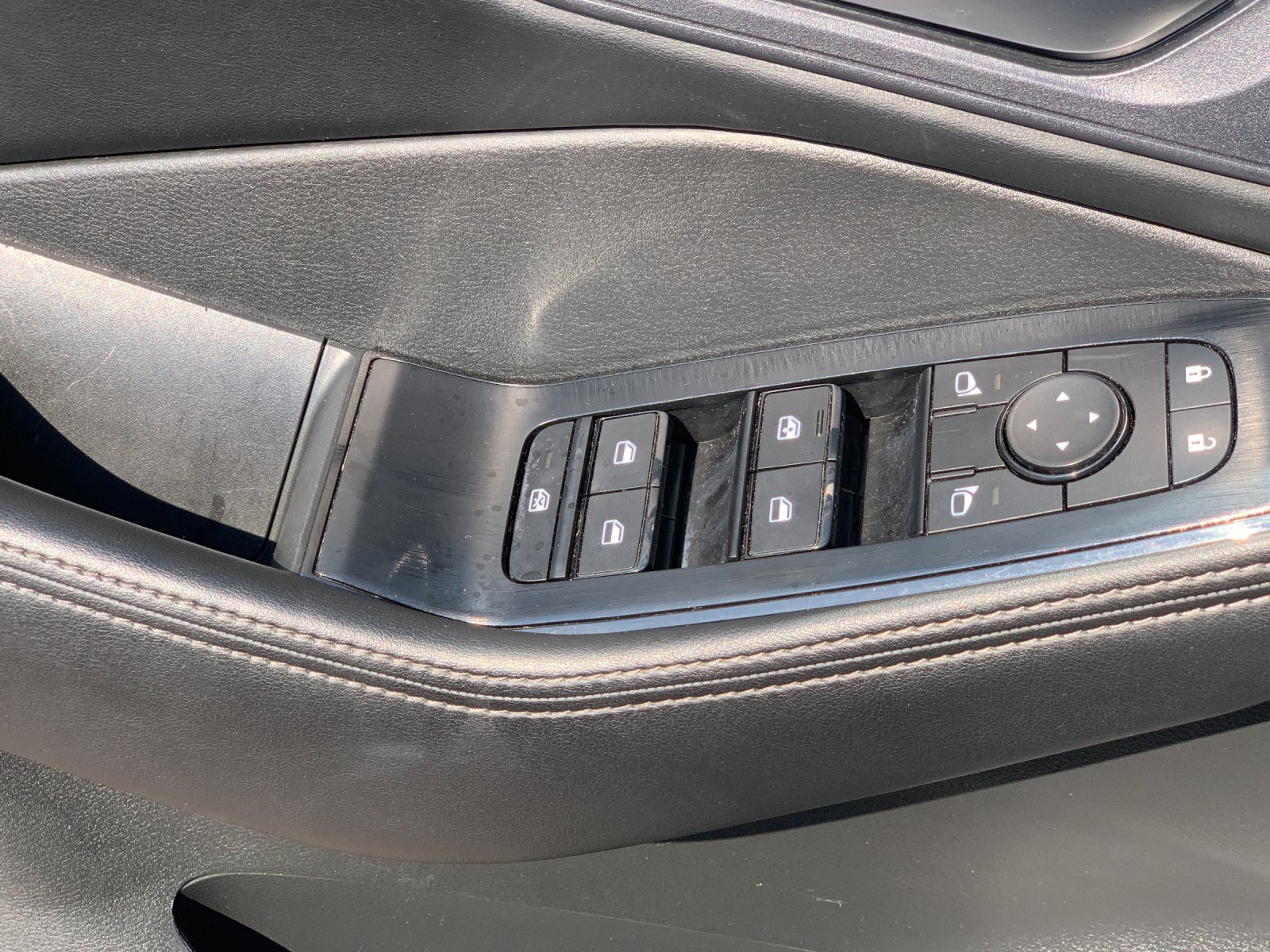 Used 2024 Gray Nissan SV image 14