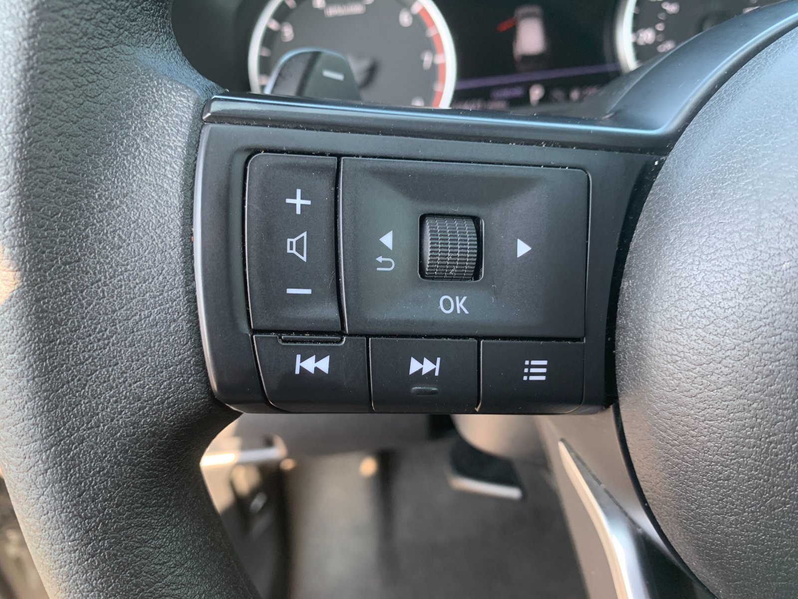 Used 2024 Gray Nissan SV image 25