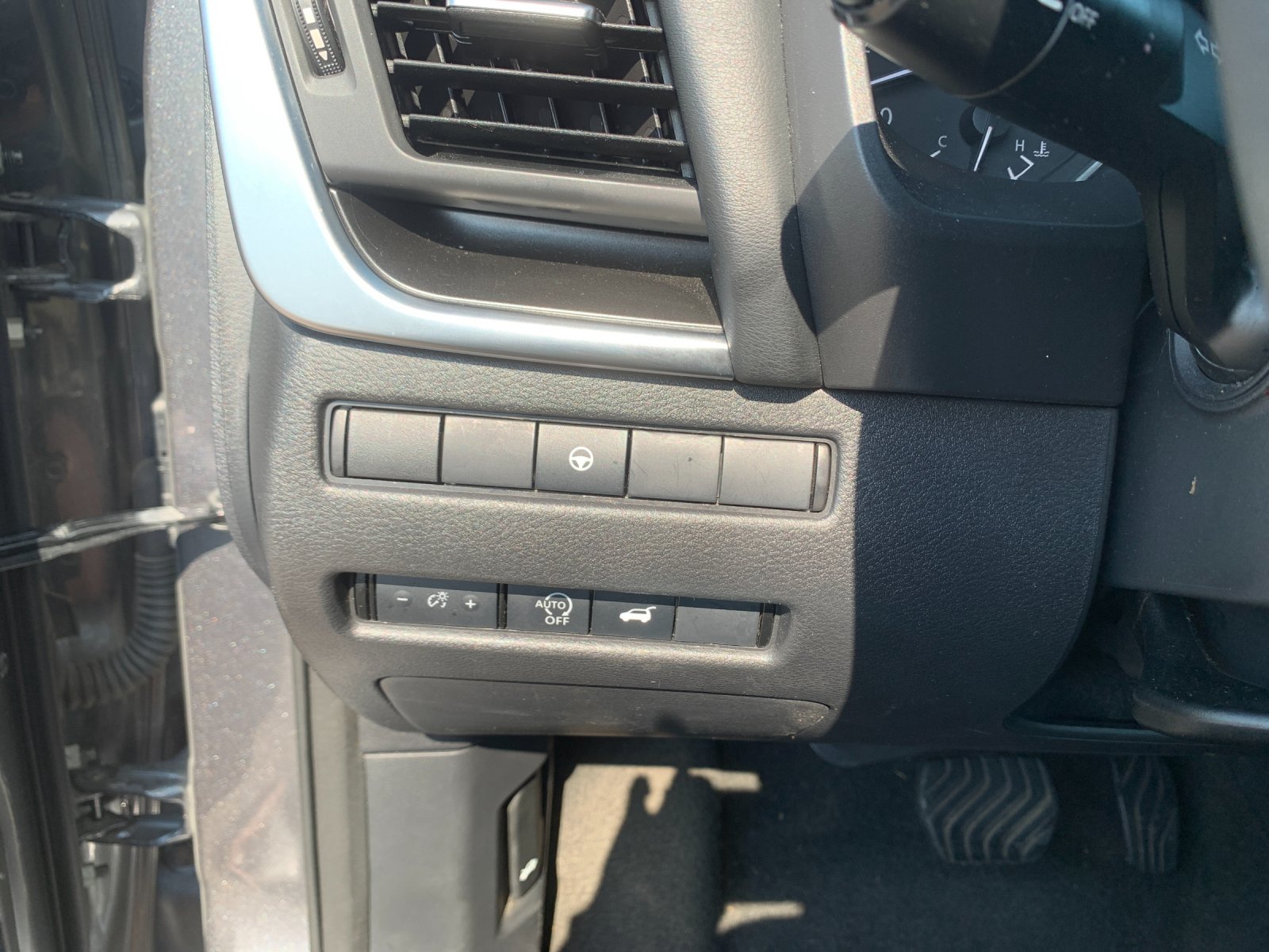 Used 2024 Gray Nissan SV image 33
