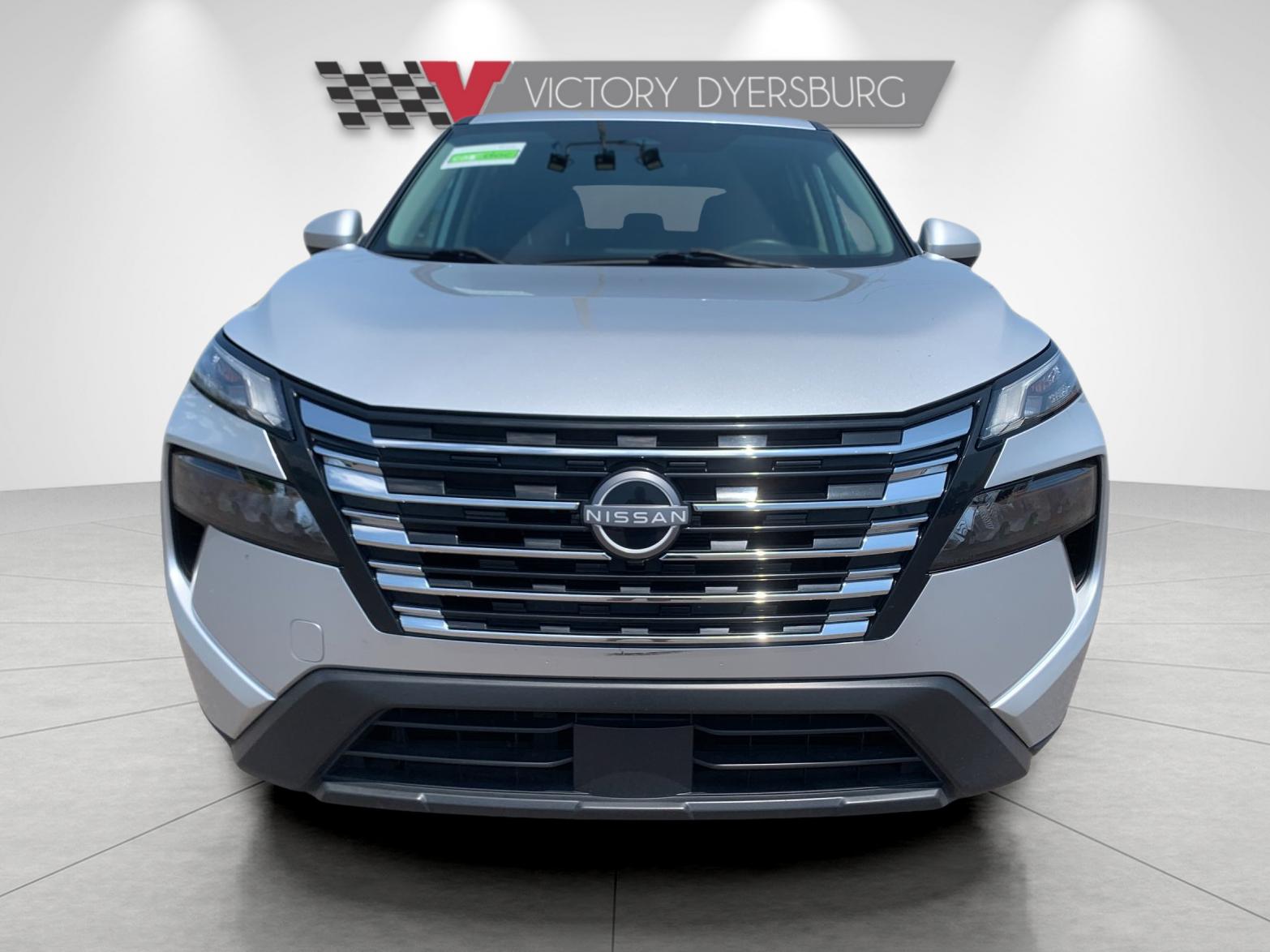 Used 2024 Silver Nissan SV image 9
